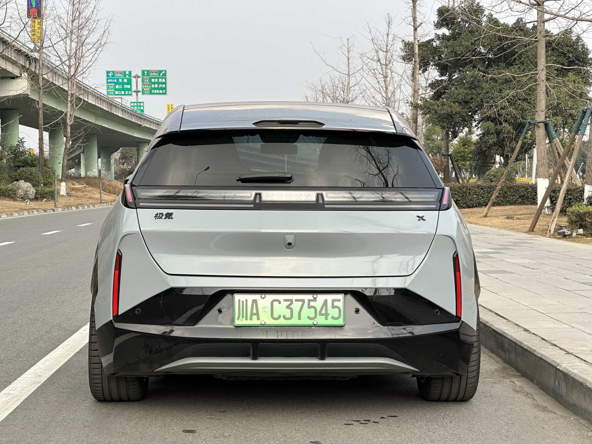 极氪 极氪X 2023 汽车图片 #3