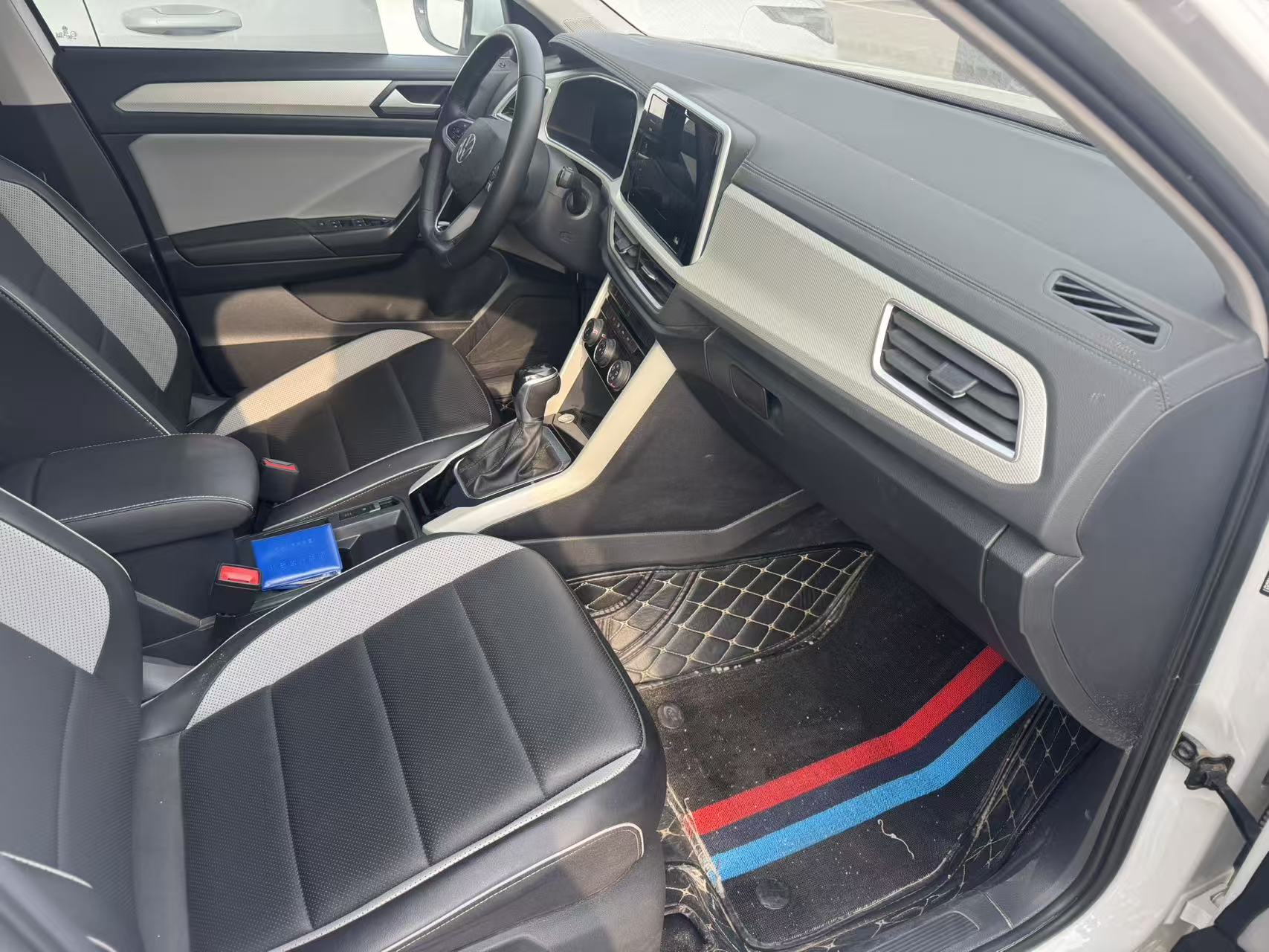T-Roc 2023 car image #3