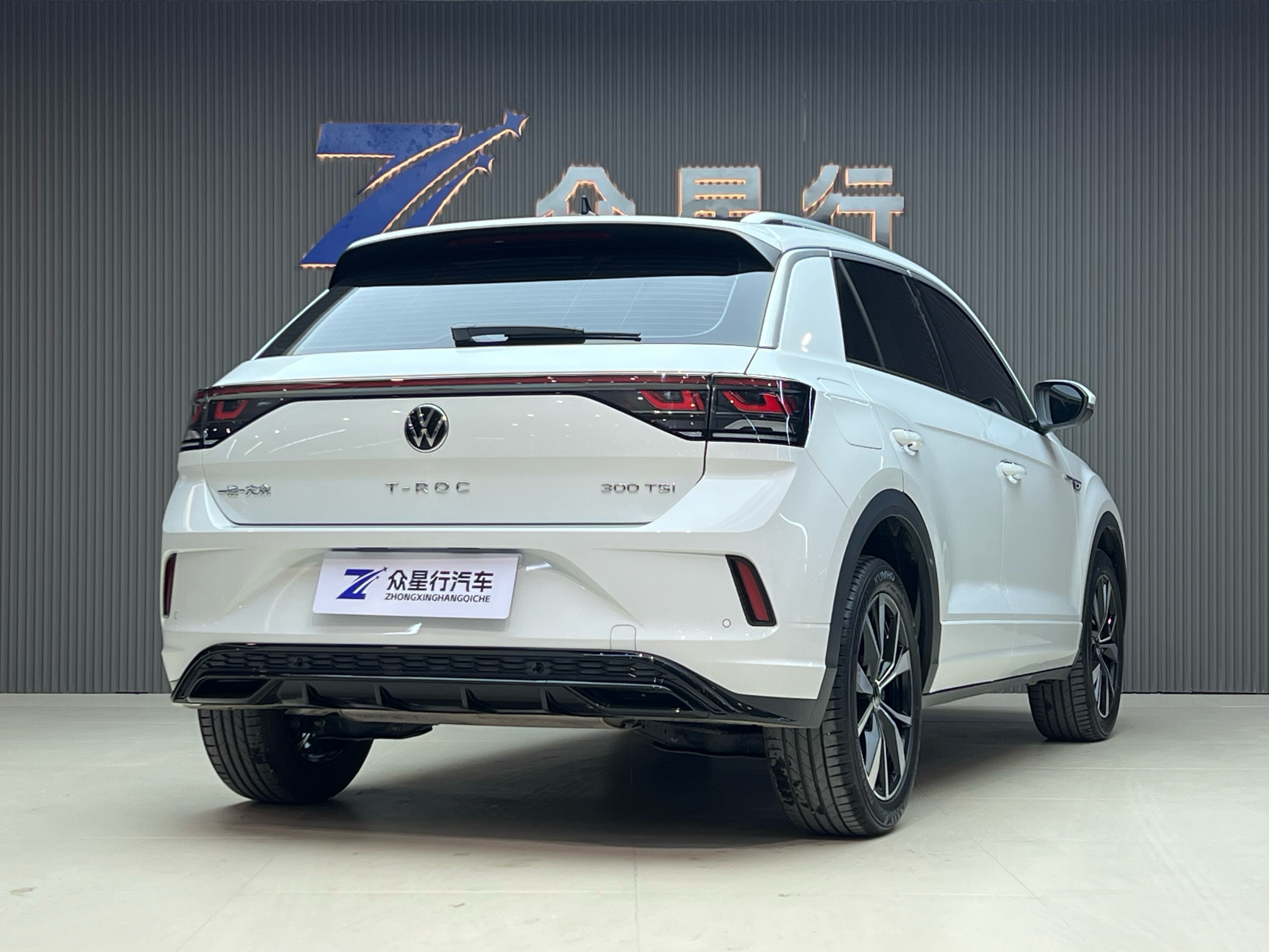 Volkswagen T-Roc 2023 car image #3