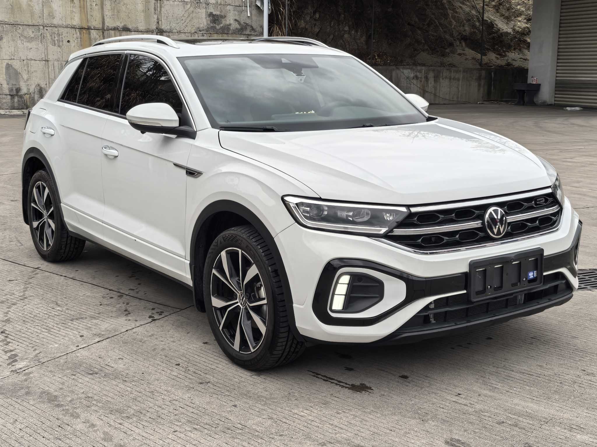 Volkswagen T-Roc 2023 #3 Volkswagen T-Roc 2023 car image #3
