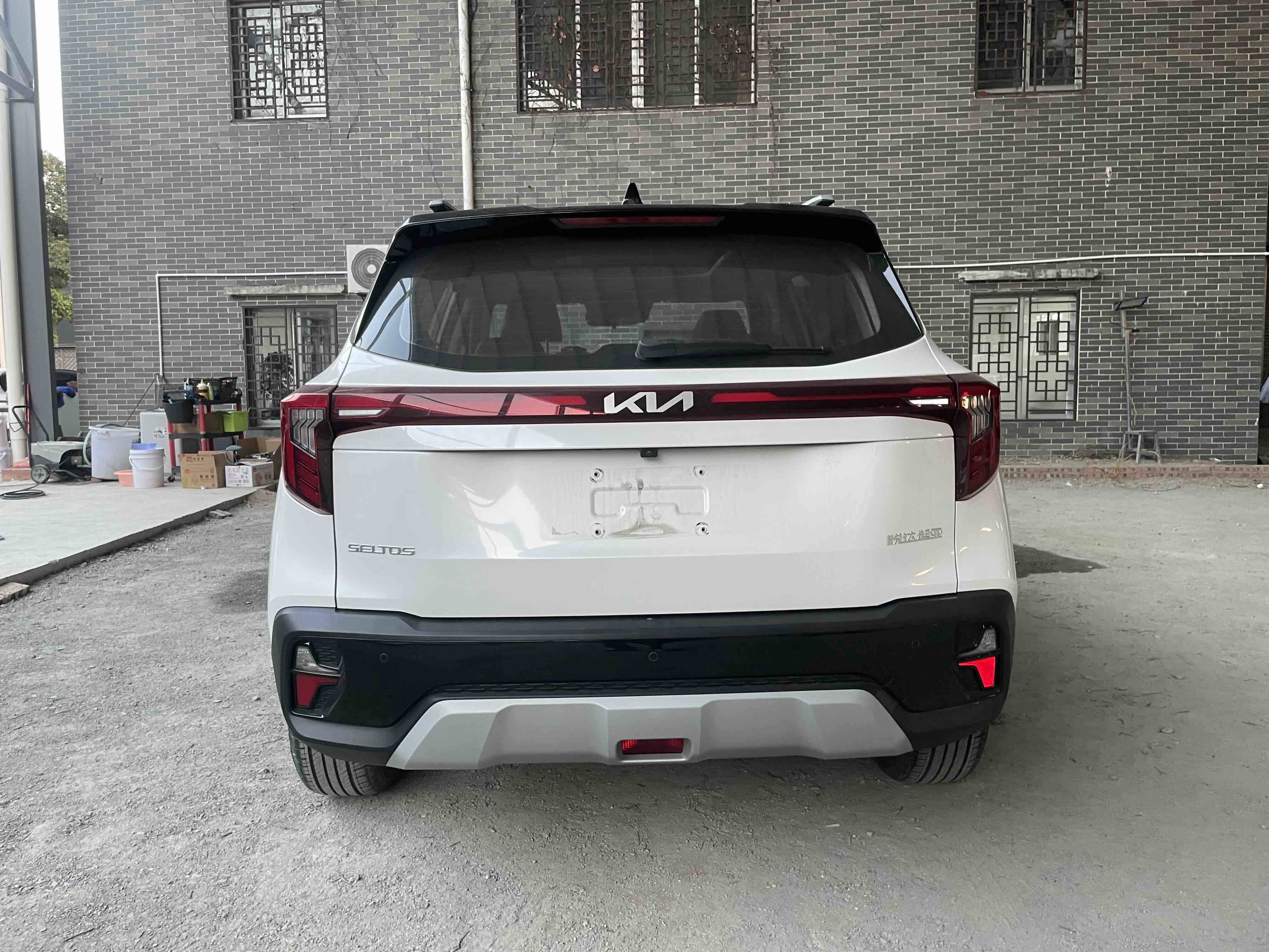 Kia Seltos 2023 car image #3