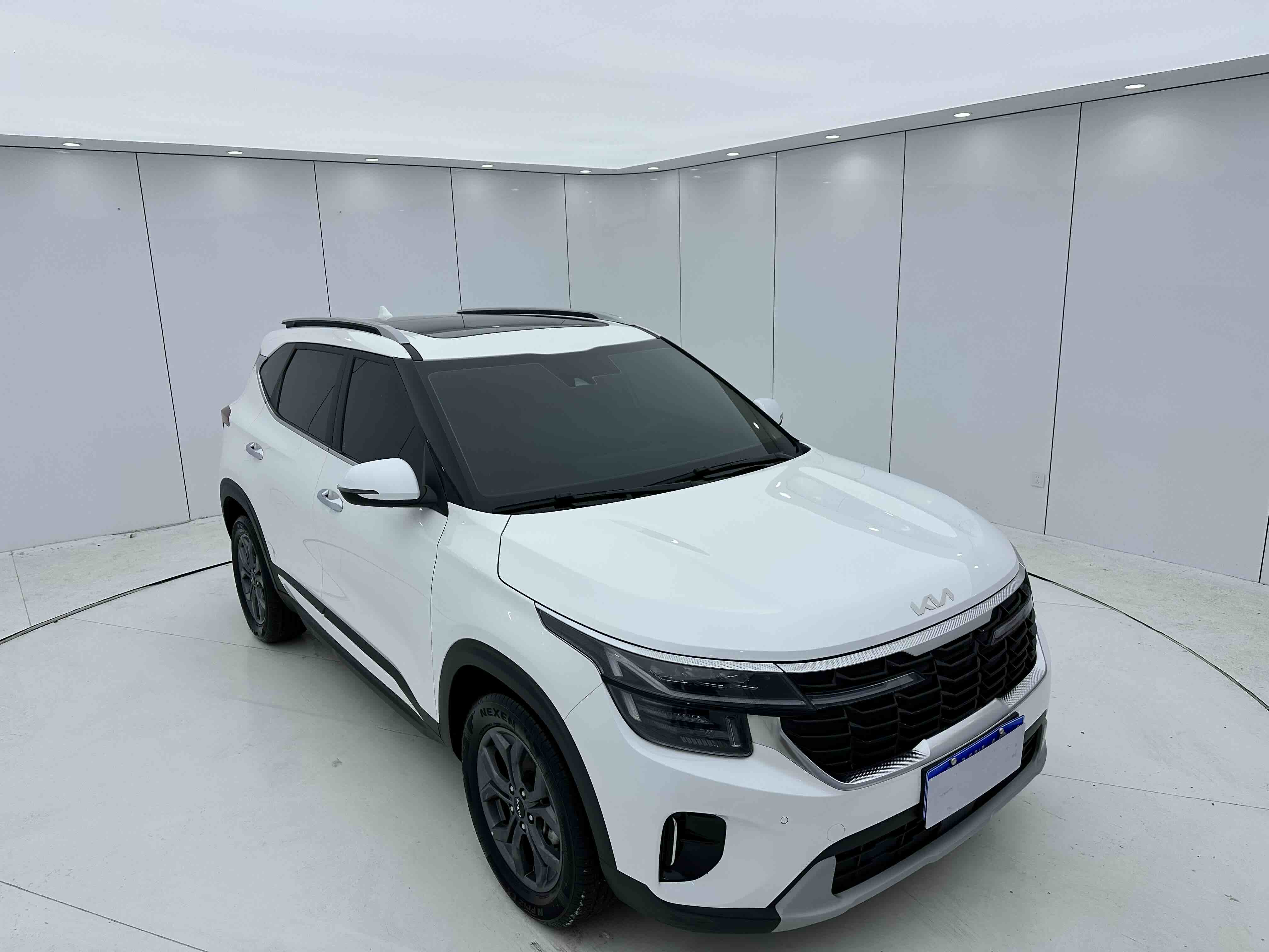 Kia Seltos 2024 car image #3