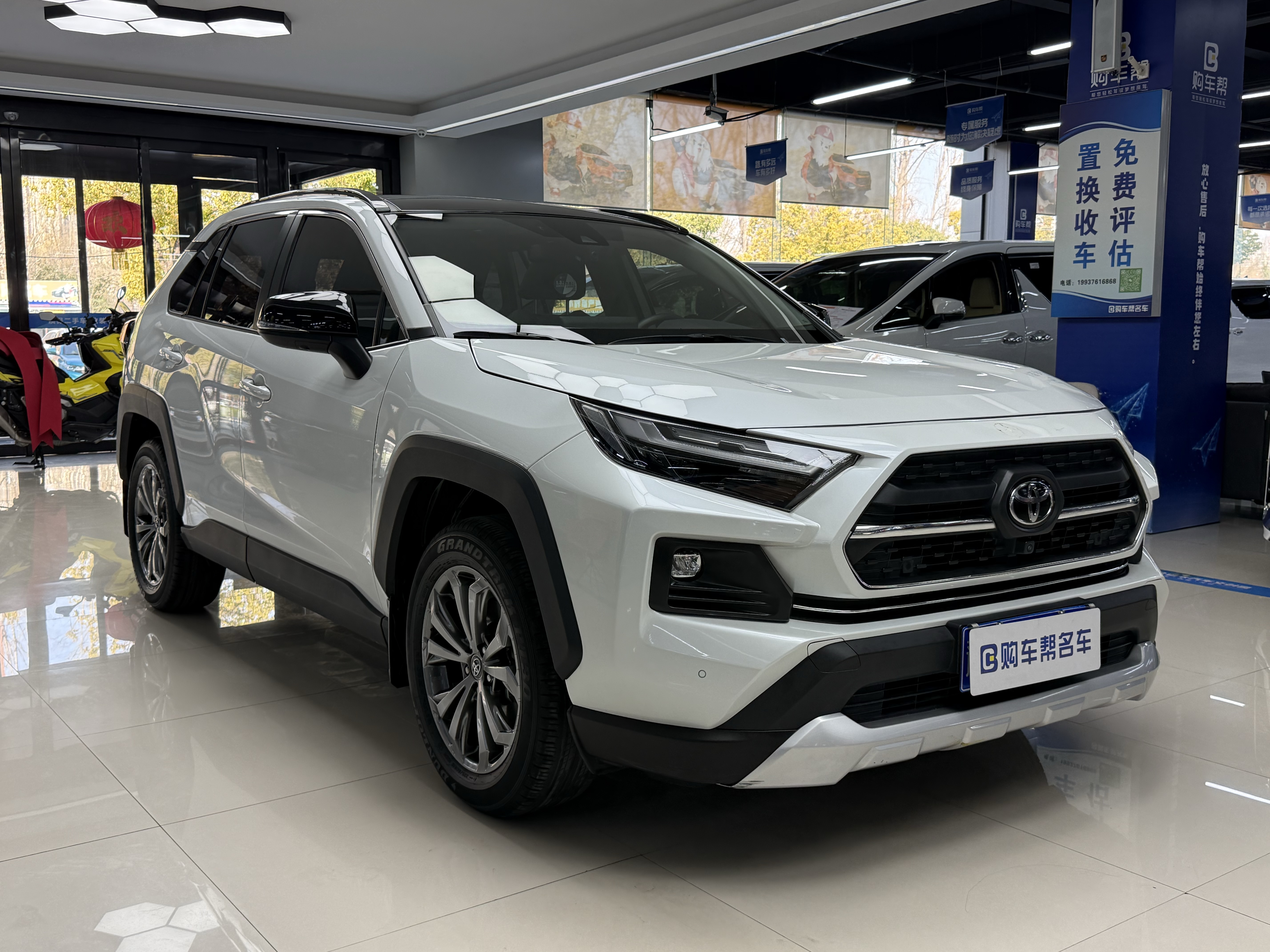 Toyota RAV4 2024 car image #3