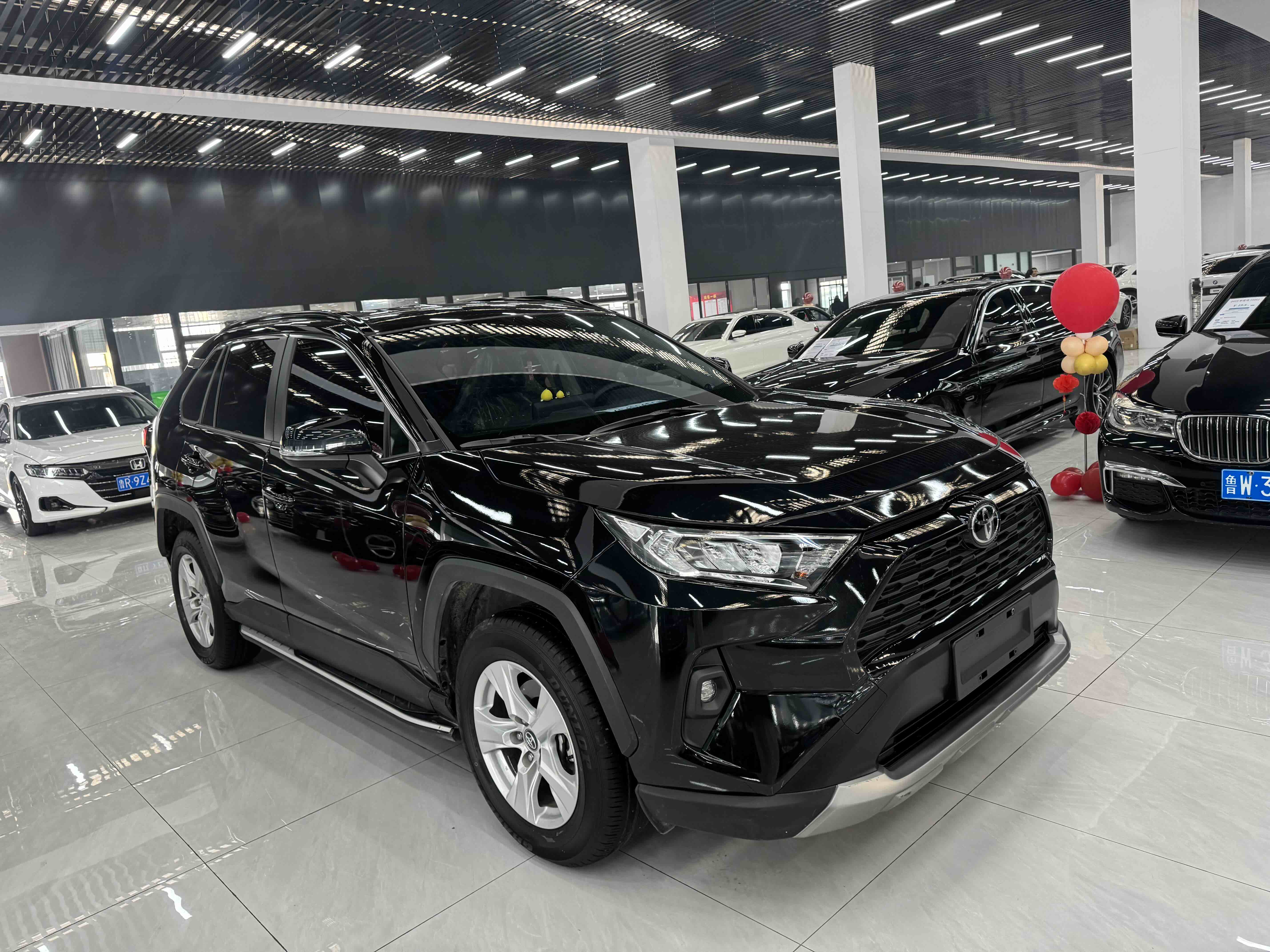 Toyota RAV4 2025 car image #3