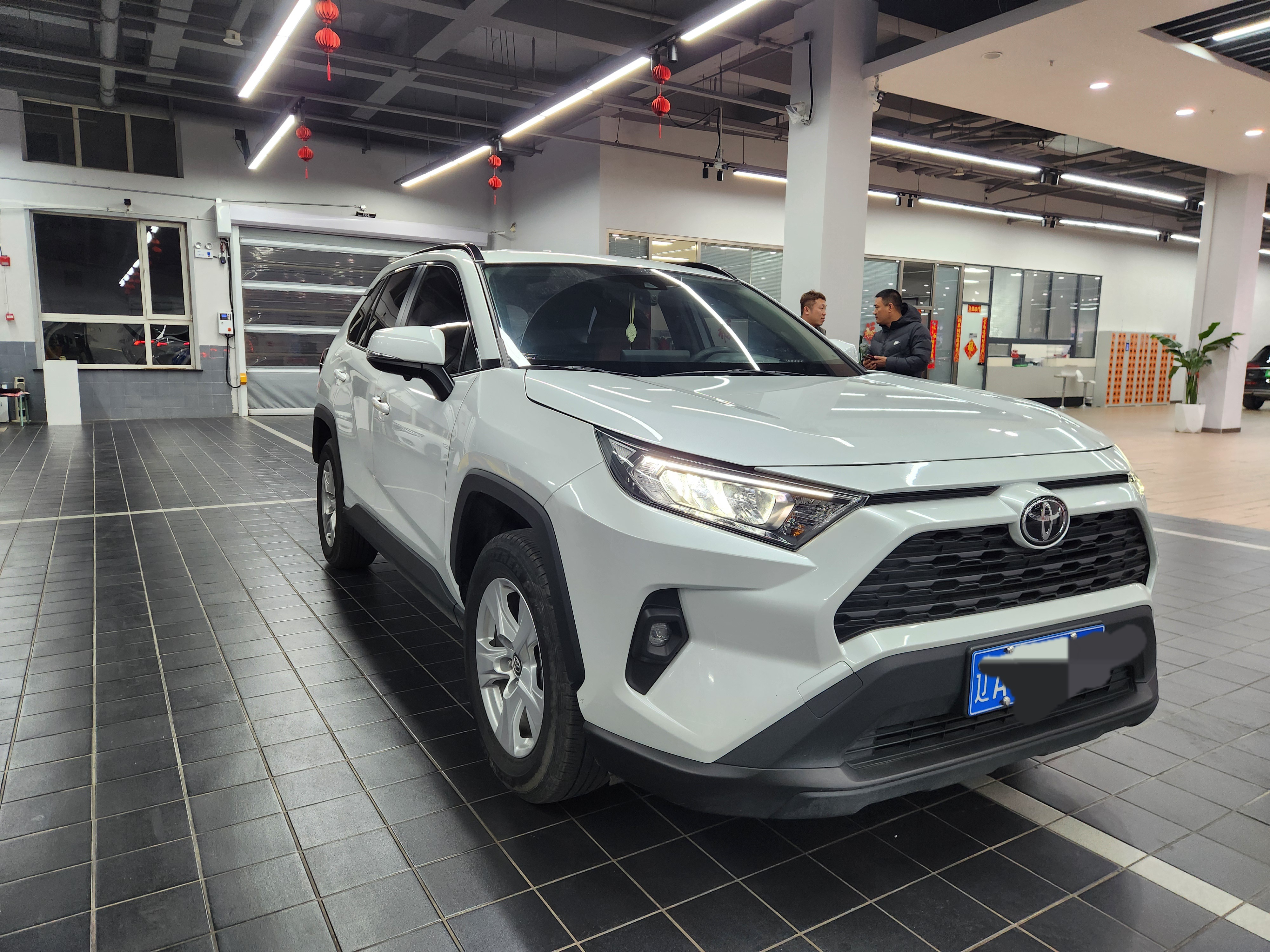 Toyota RAV4 2024 car image #3