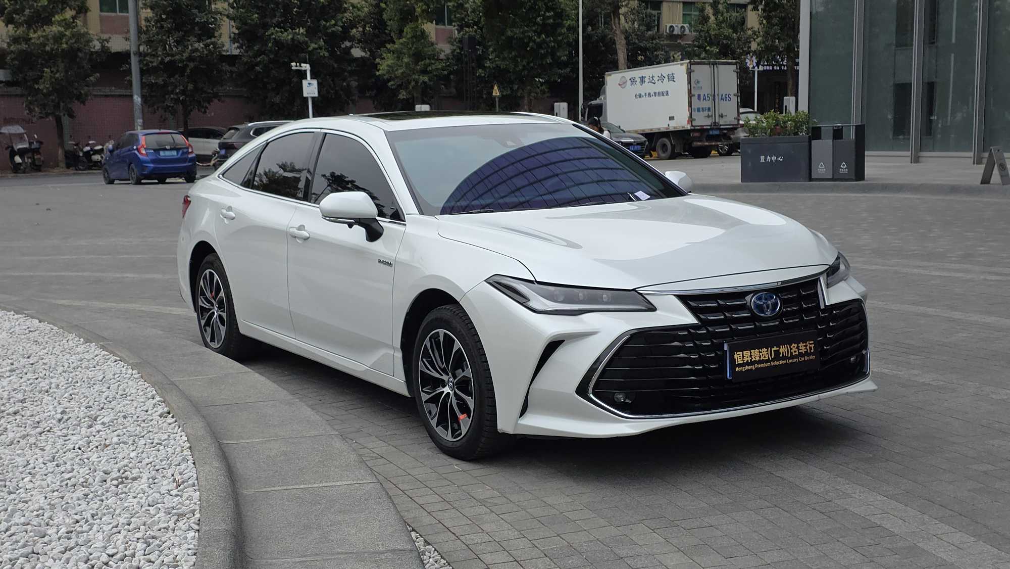 Toyota Avalon 2024 car image #3