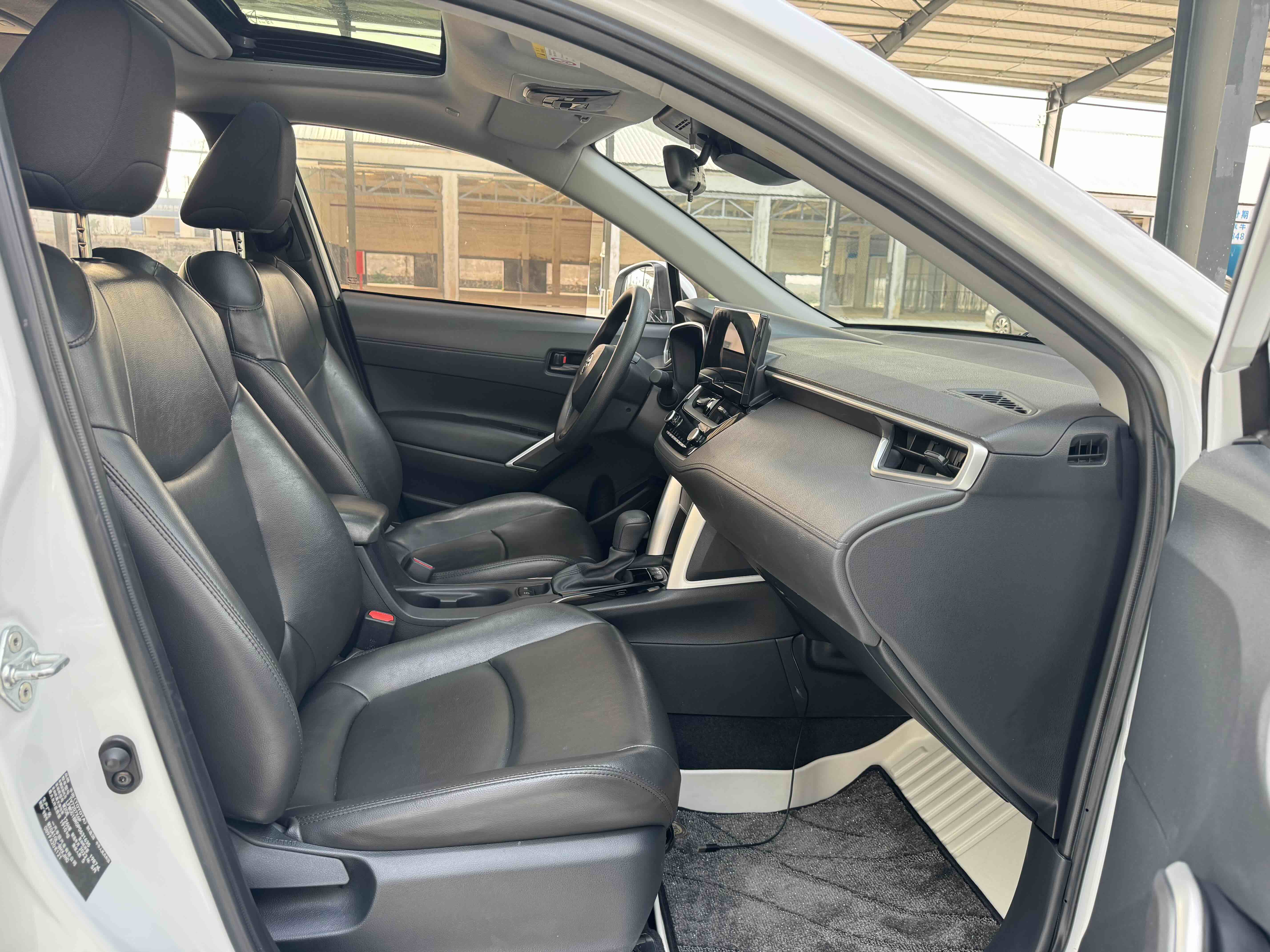Corolla Cross 2023 car image #3