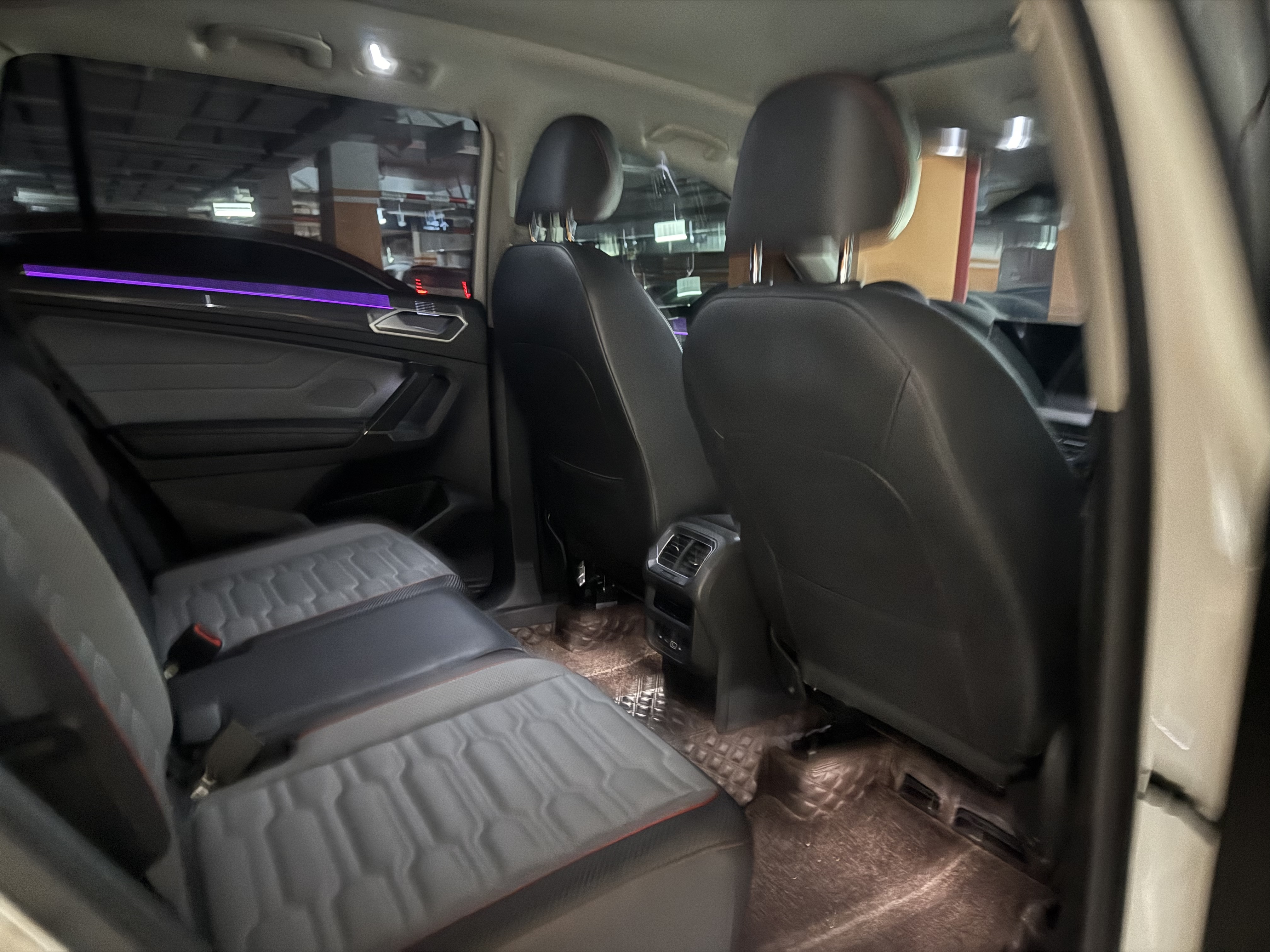 Volkswagen Tiguan L 2023 car image #3