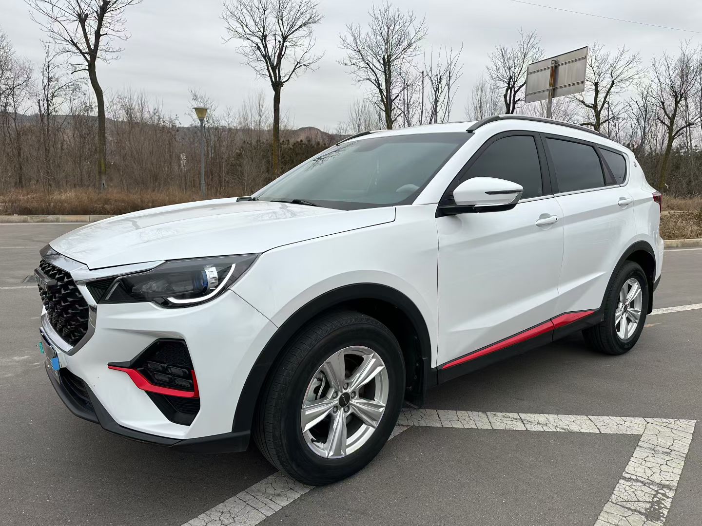 X70 2023 car image #3