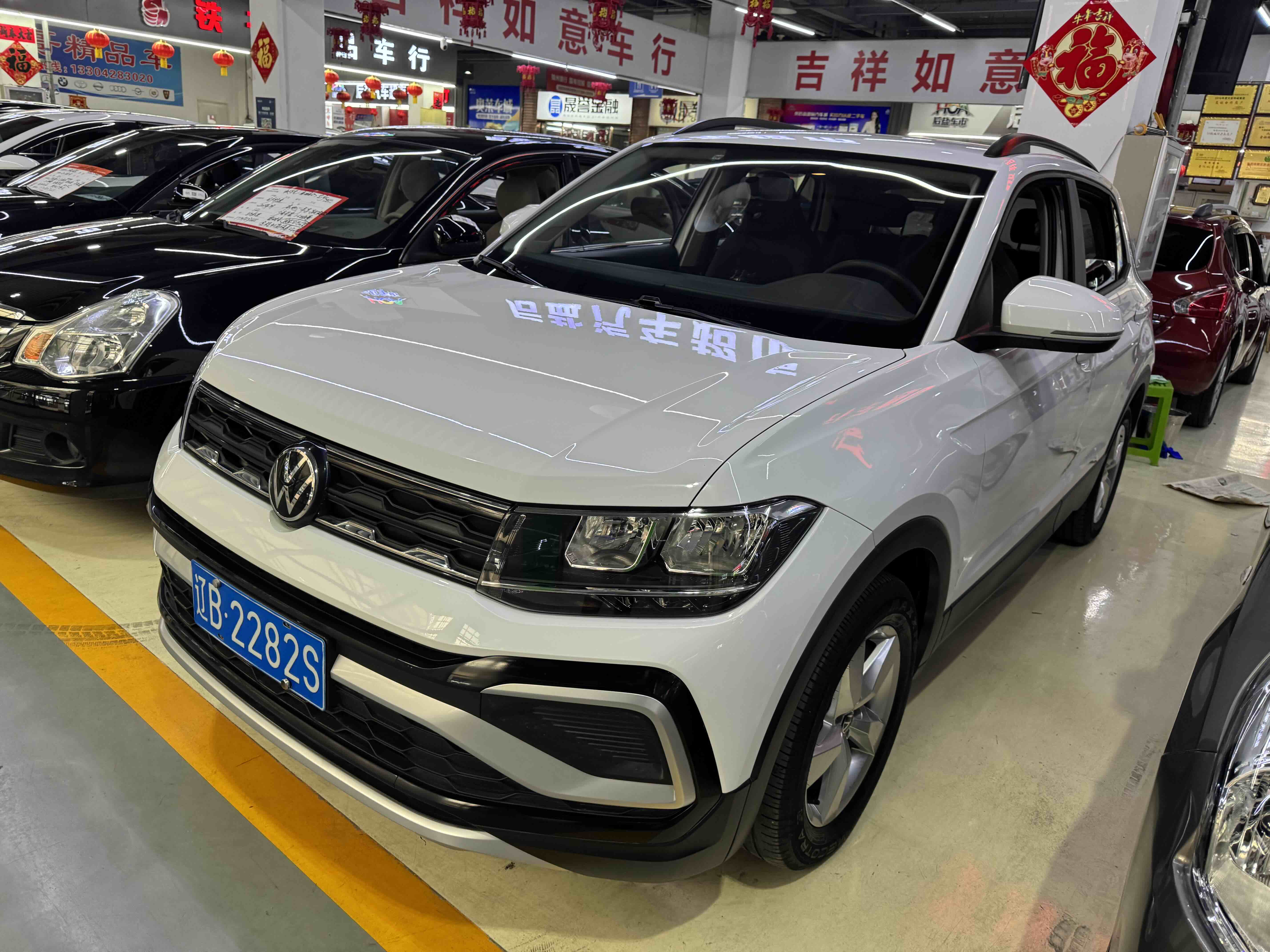 Volkswagen T-Cross 2023 car image #3
