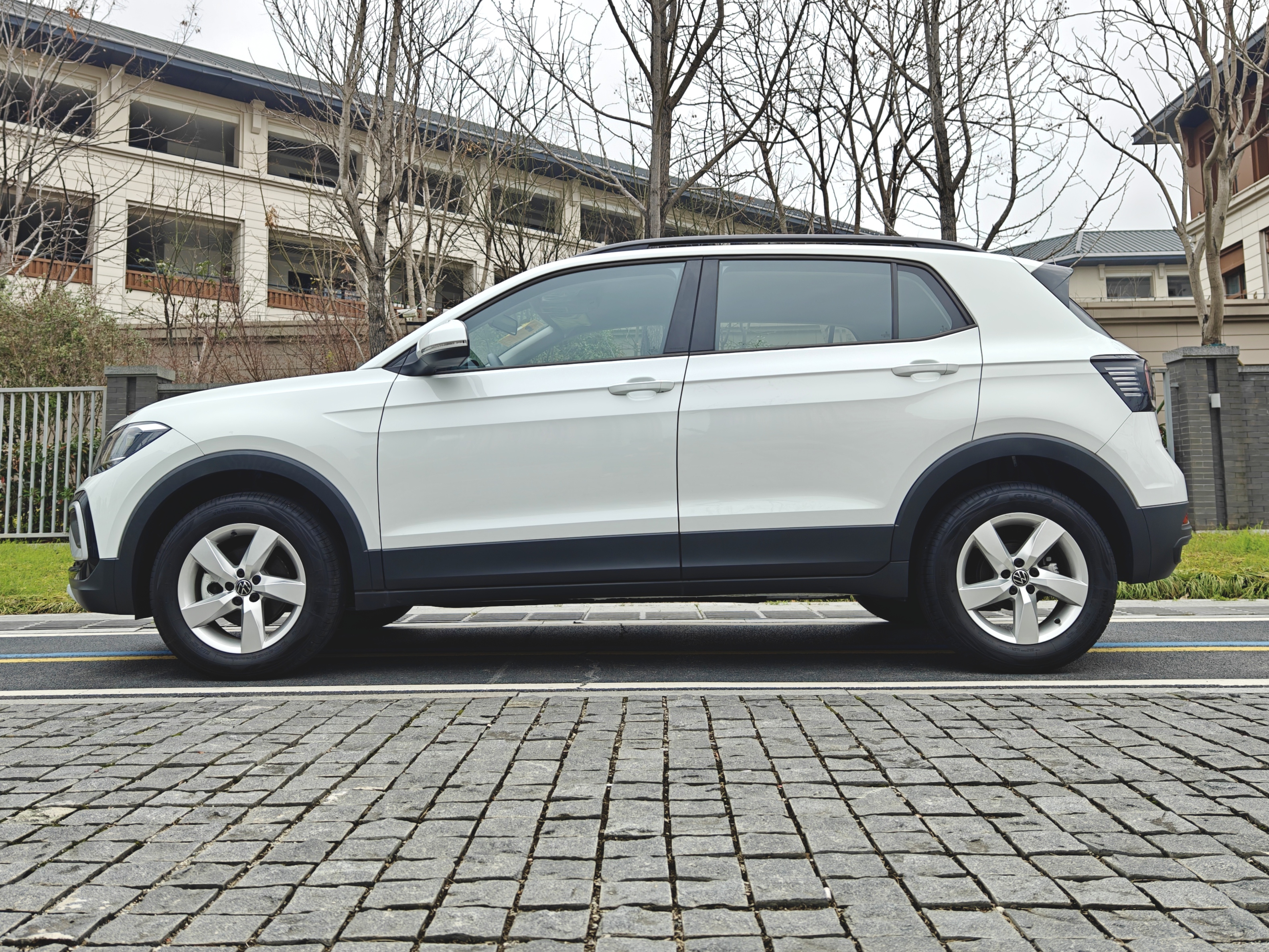 Volkswagen T-Cross 2026 car image #3