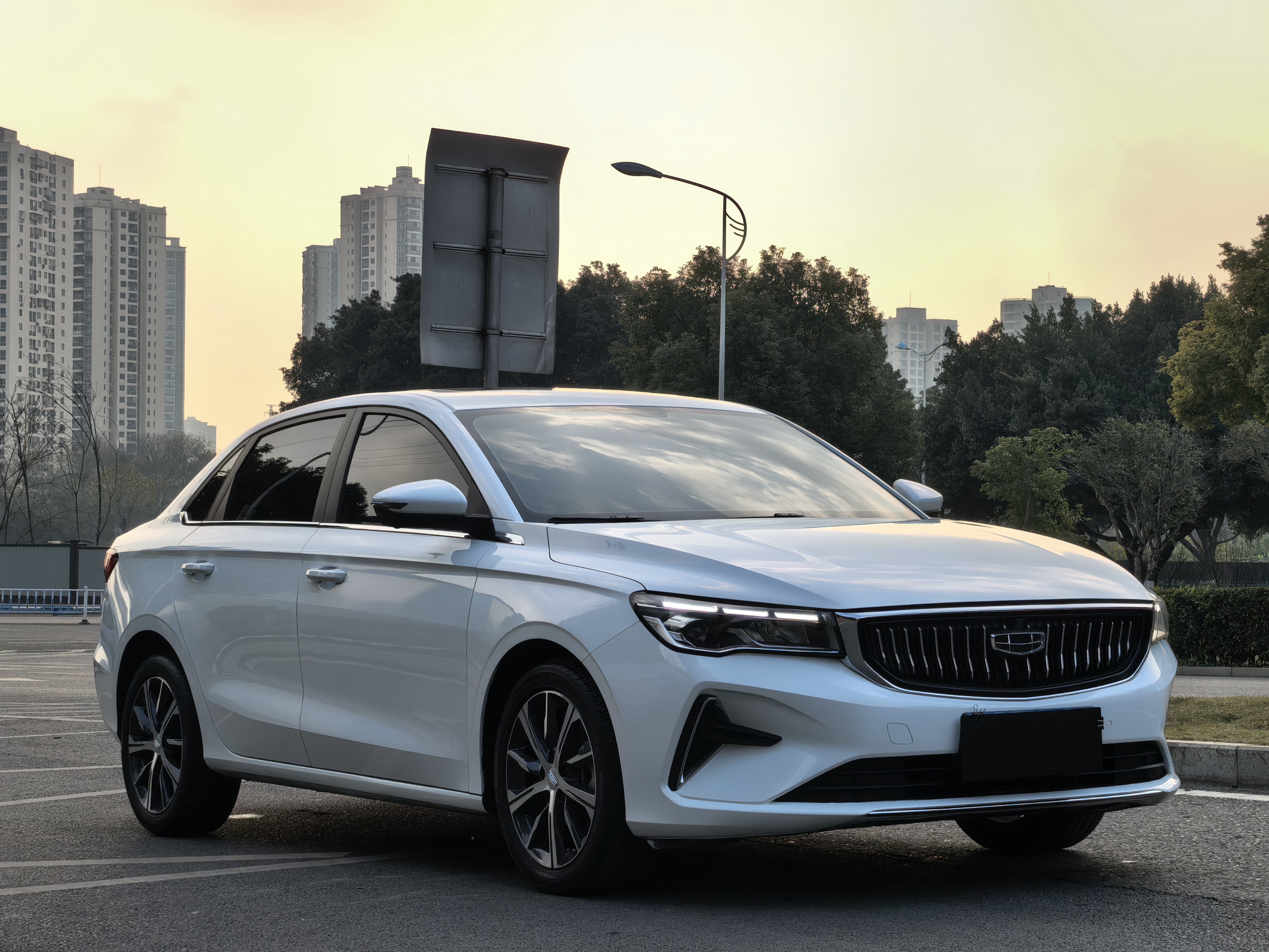 GEELY Emgrand 2023 car image #3