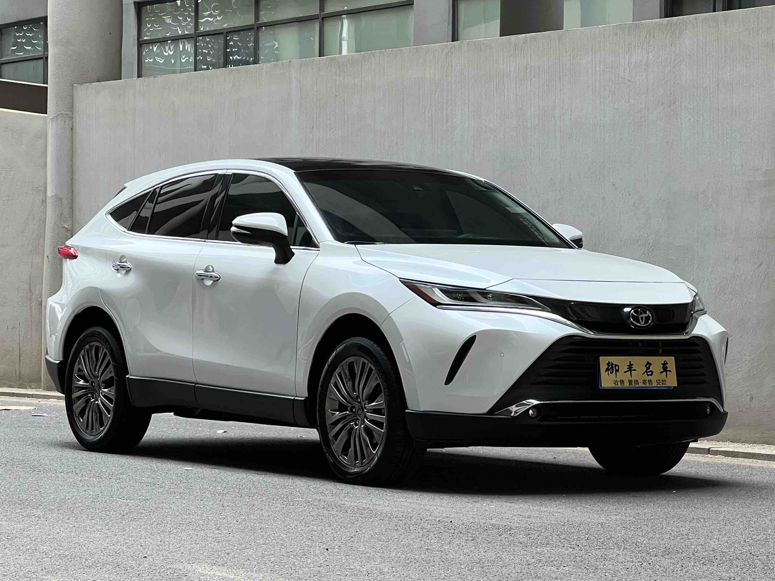 Toyota Harrier 2023 car image #3