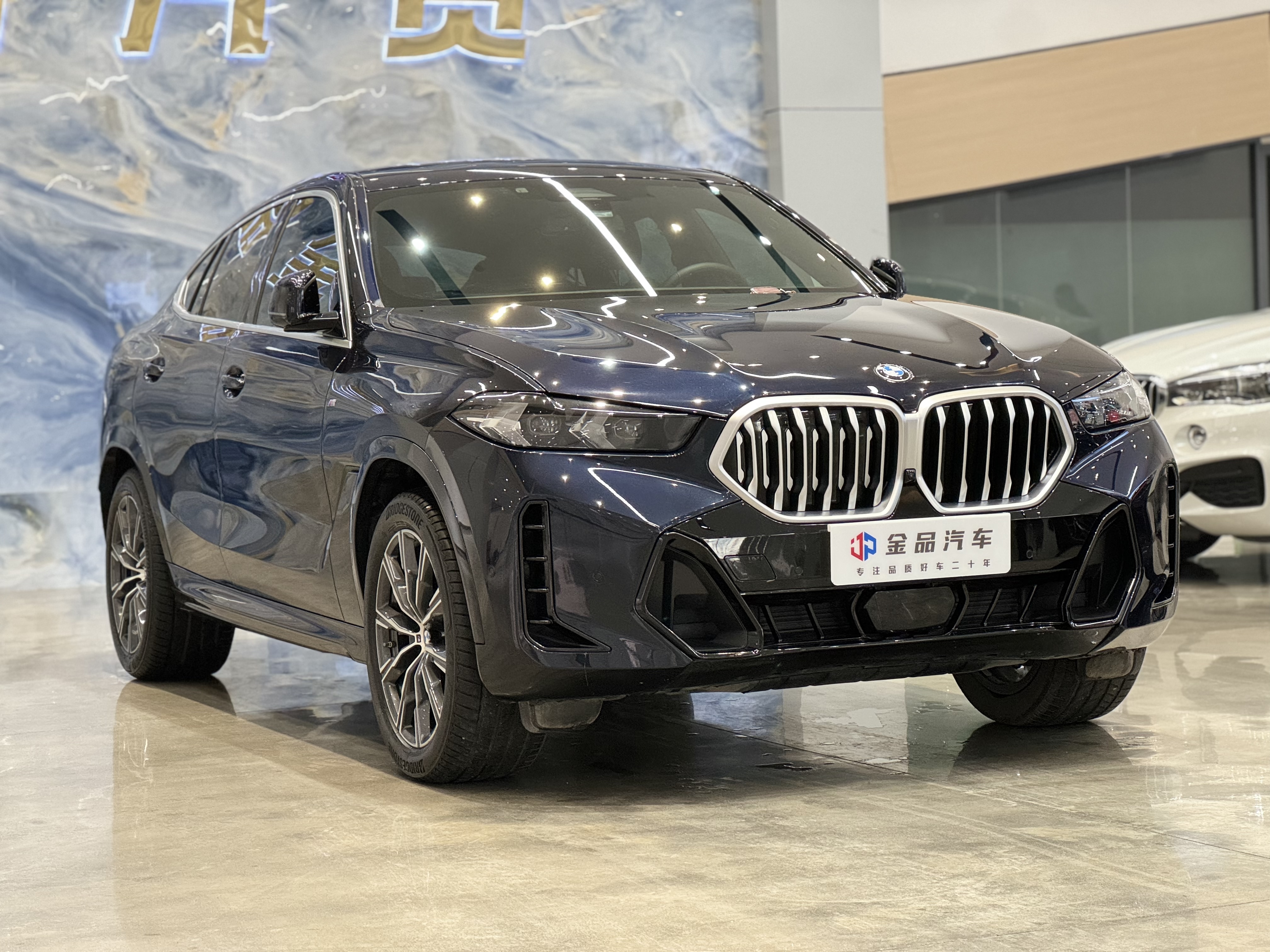 BMW X6 2024 car image #3