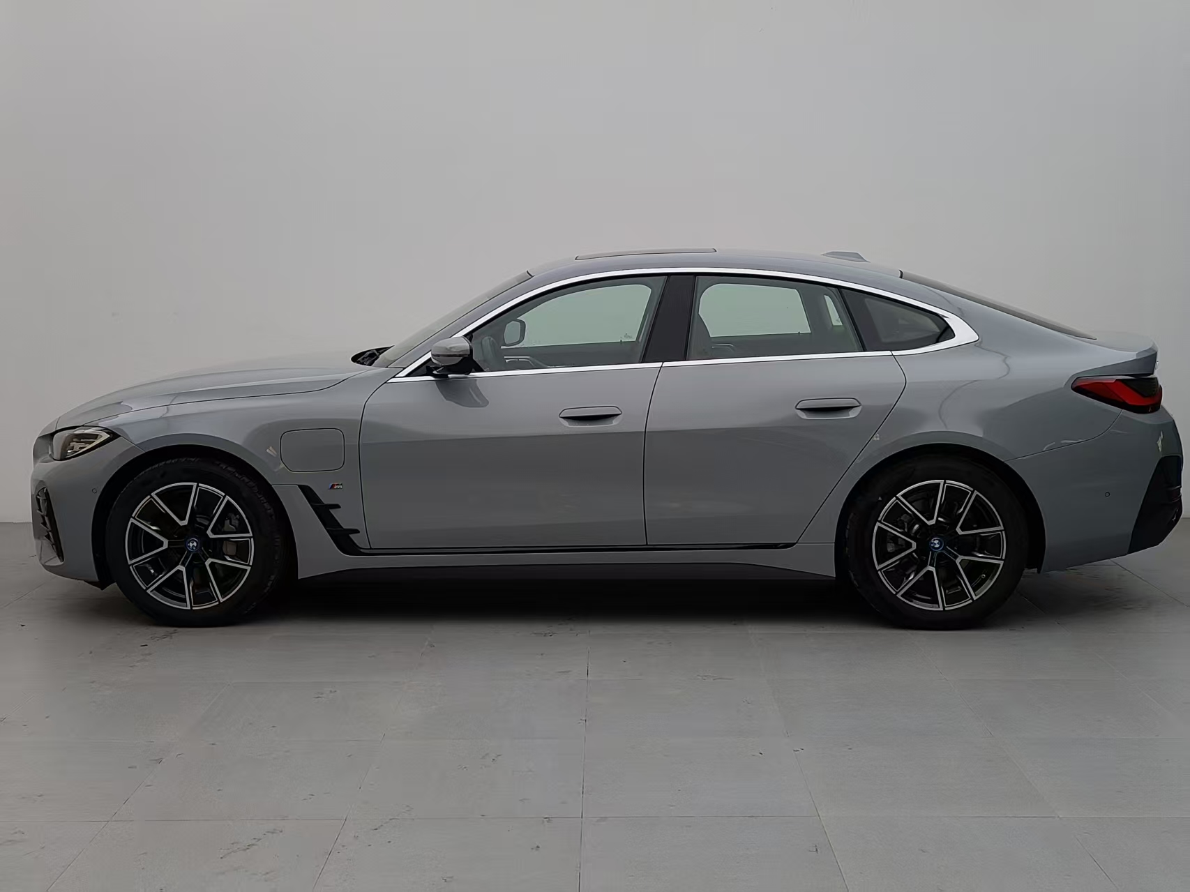 BMW i4 2025 #3 BMW i4 2025 car image #3