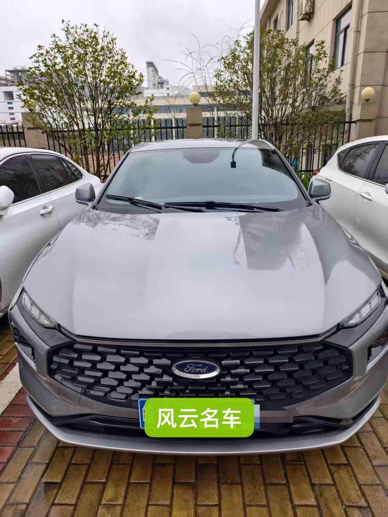 Ford Mondeo 2023 car image #3