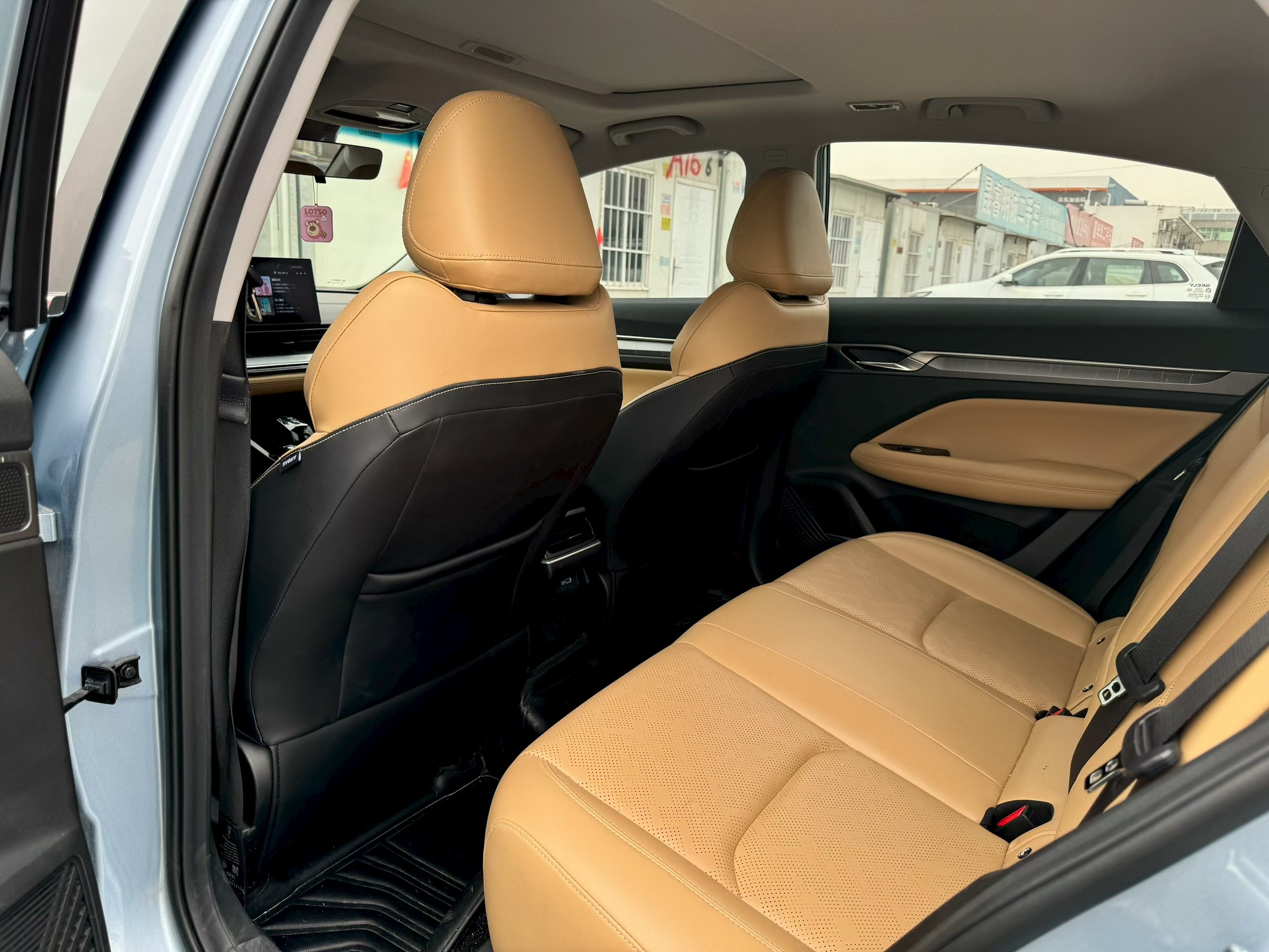 GEELY Emgrand L HiP 2023 car image #3