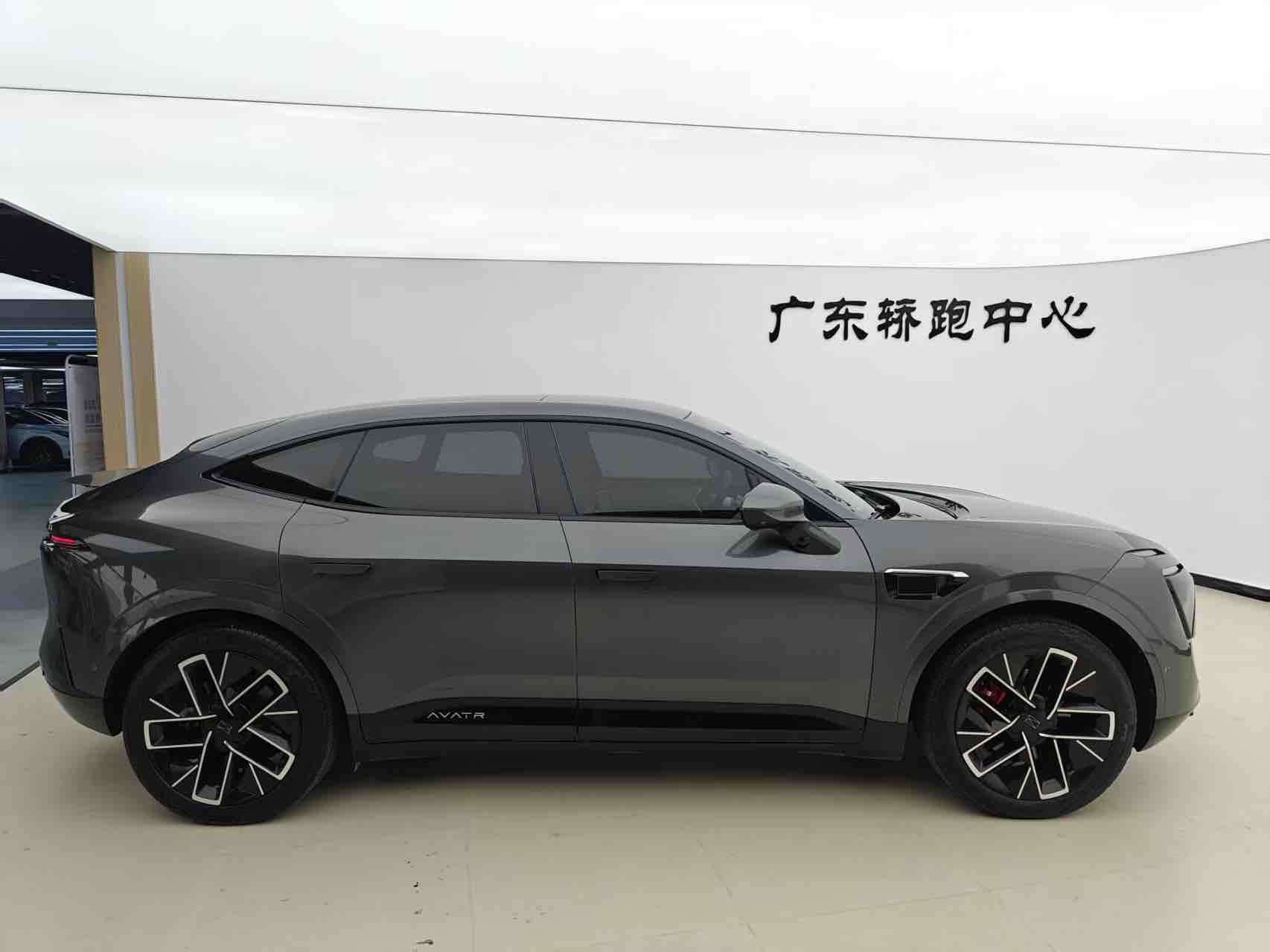 Avatr 2023 car image #3