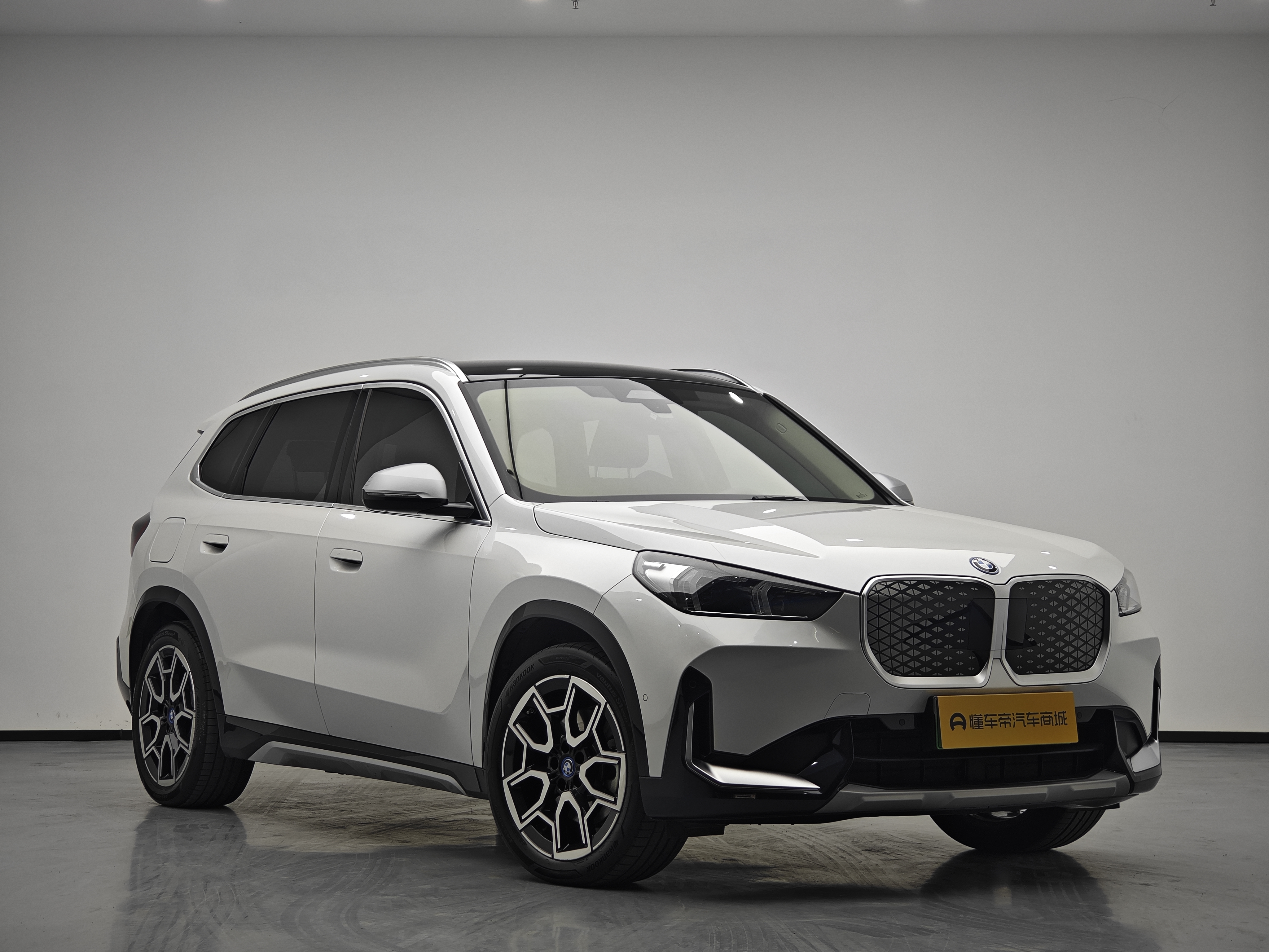 BMW iX1 2025 #3 BMW iX1 2025 صورة سيارة #3