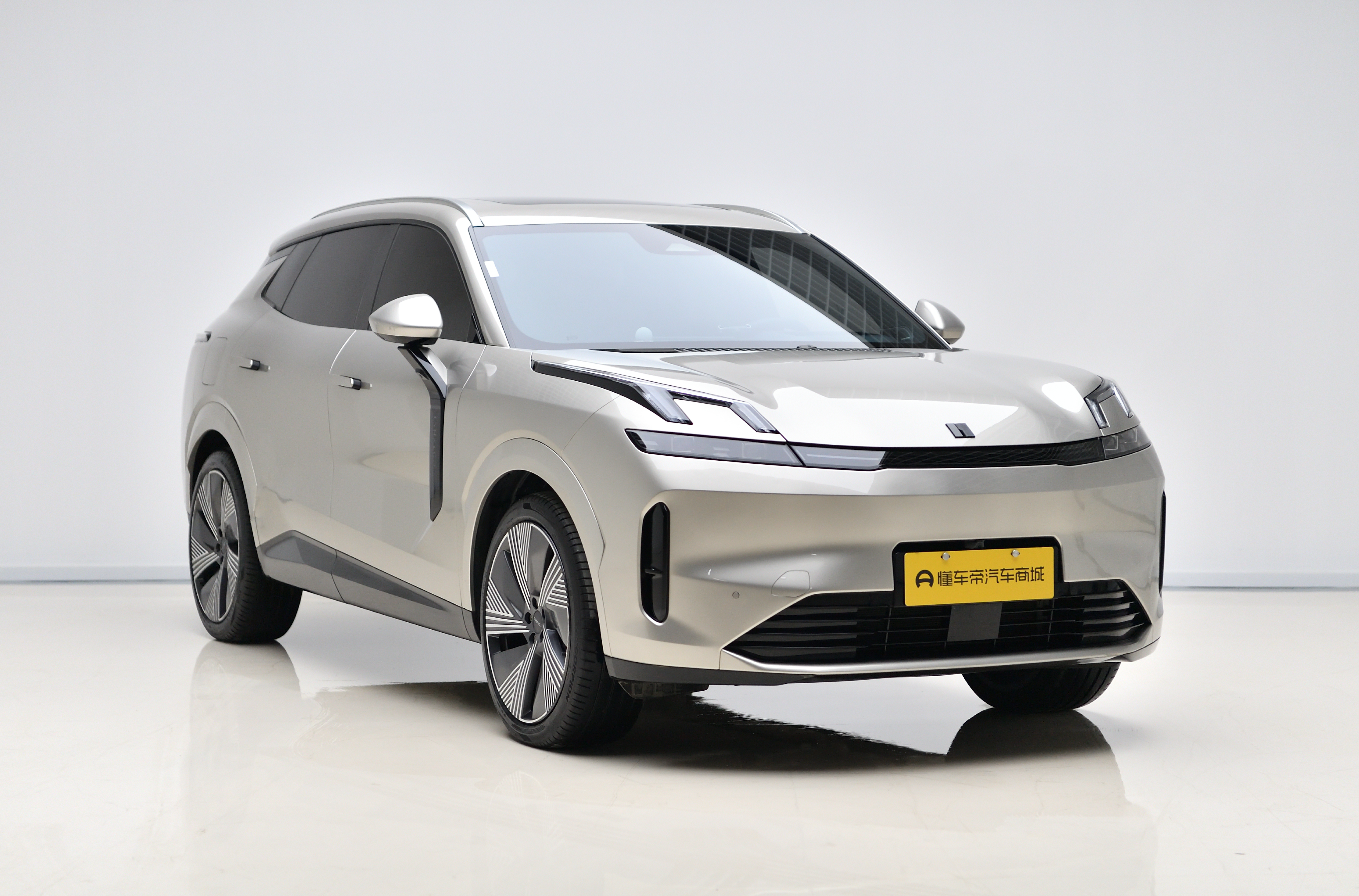 Lynk & Co 08 EM-P 2024 car image #3