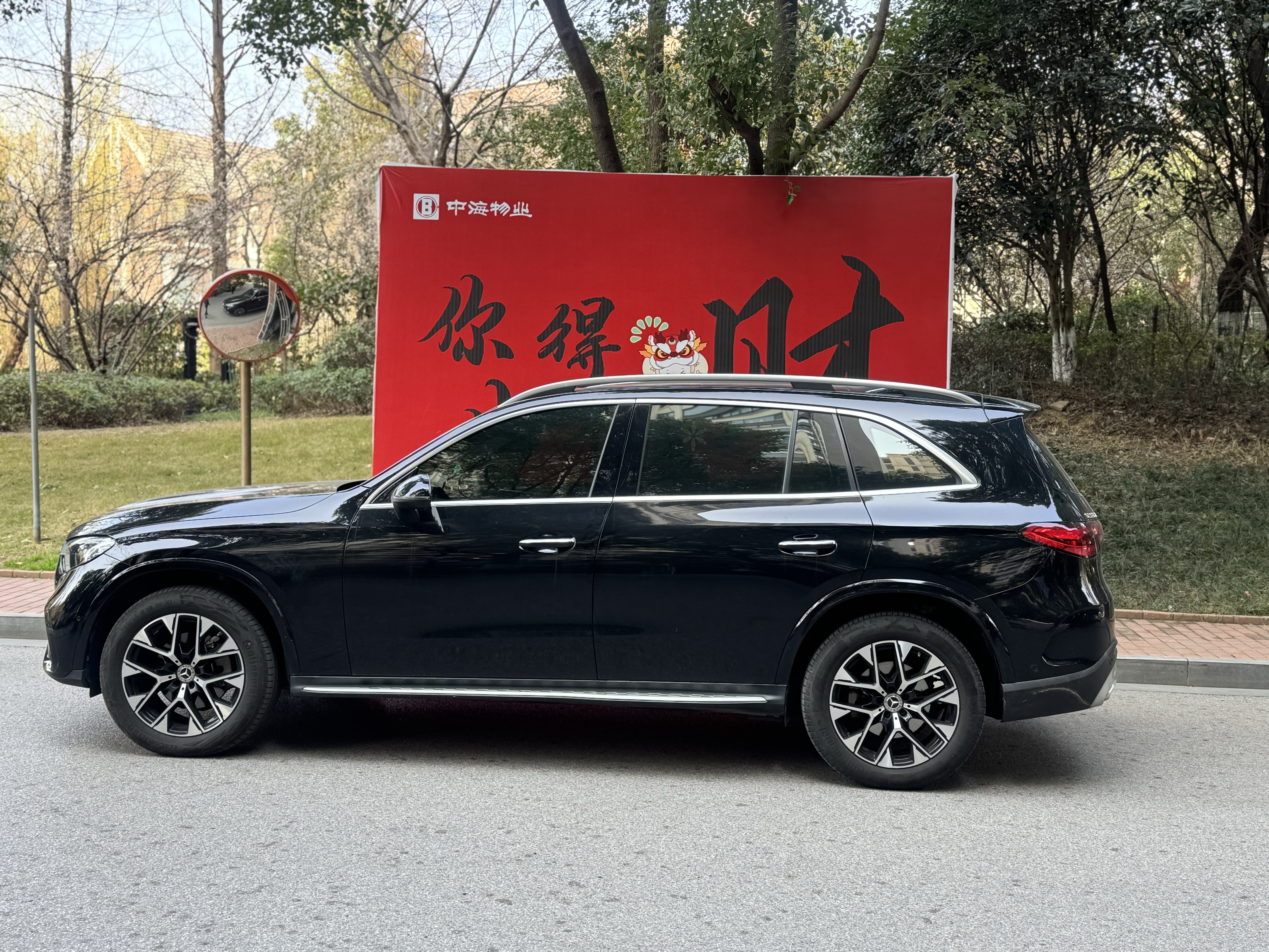 Mercedes-Benz GLC Class 2023 car image #3