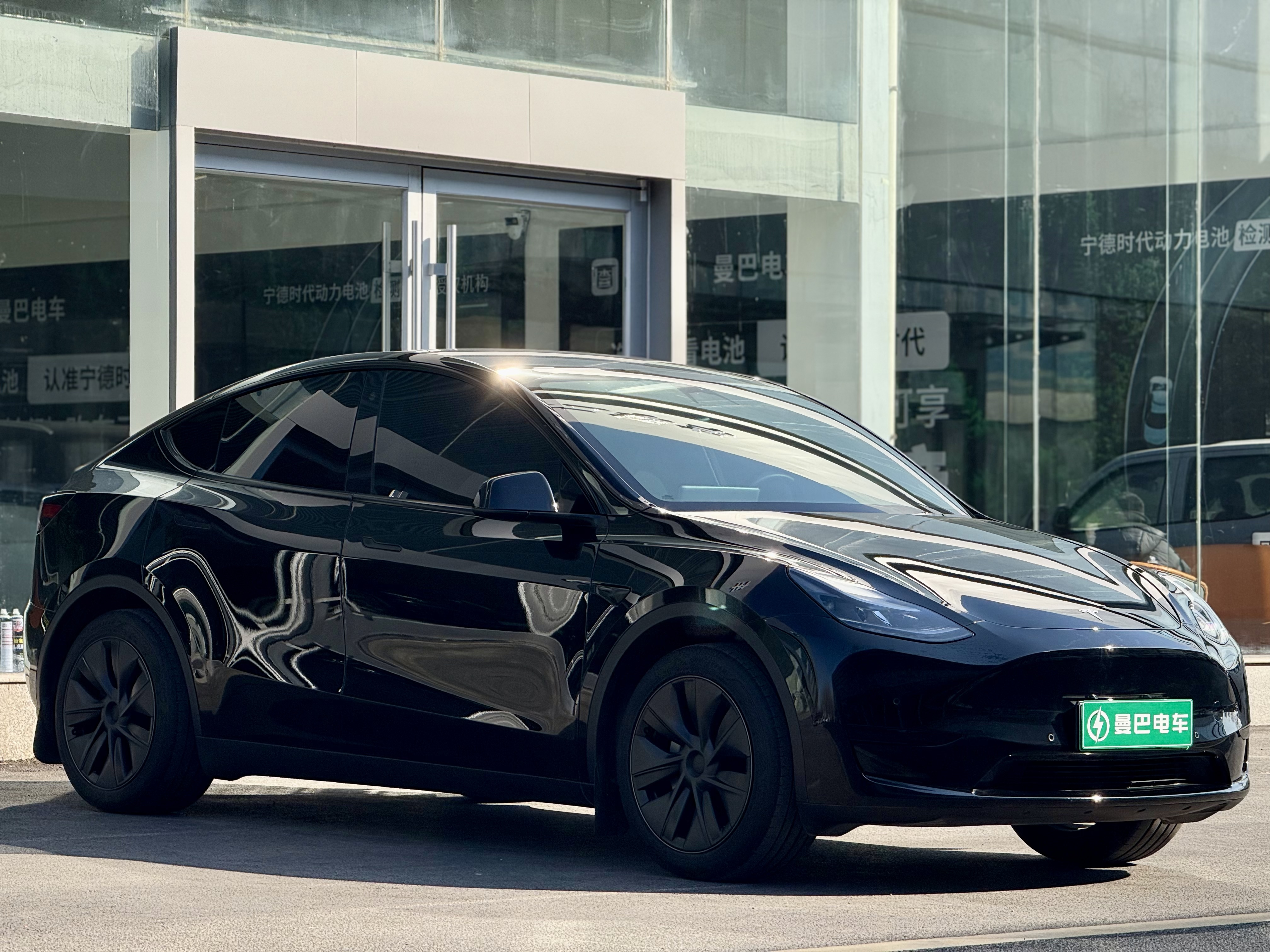 Tesla Model Y 2024 #3 Tesla Model Y 2024 car image #3