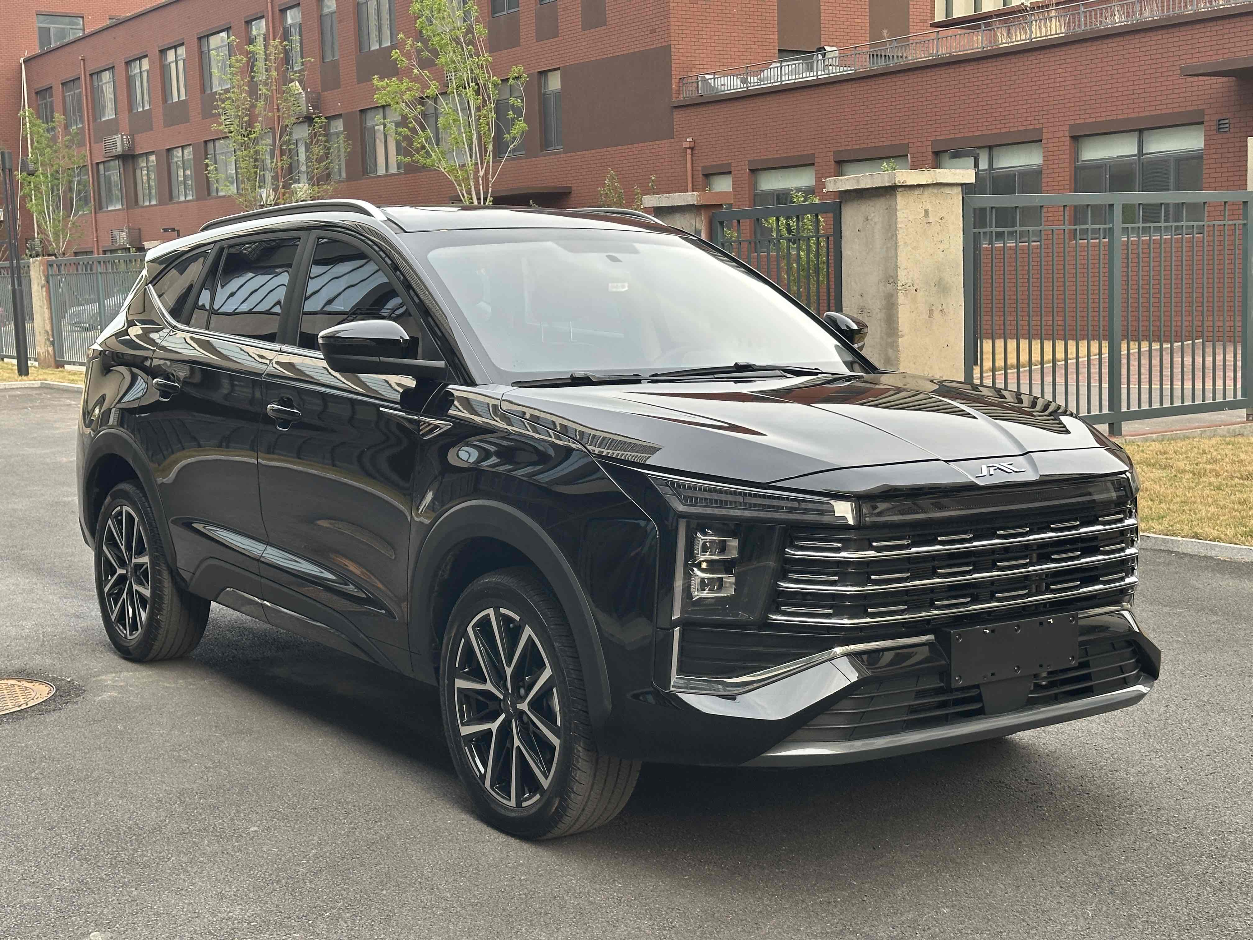 JAC X8 PLUS 2024 car image #3