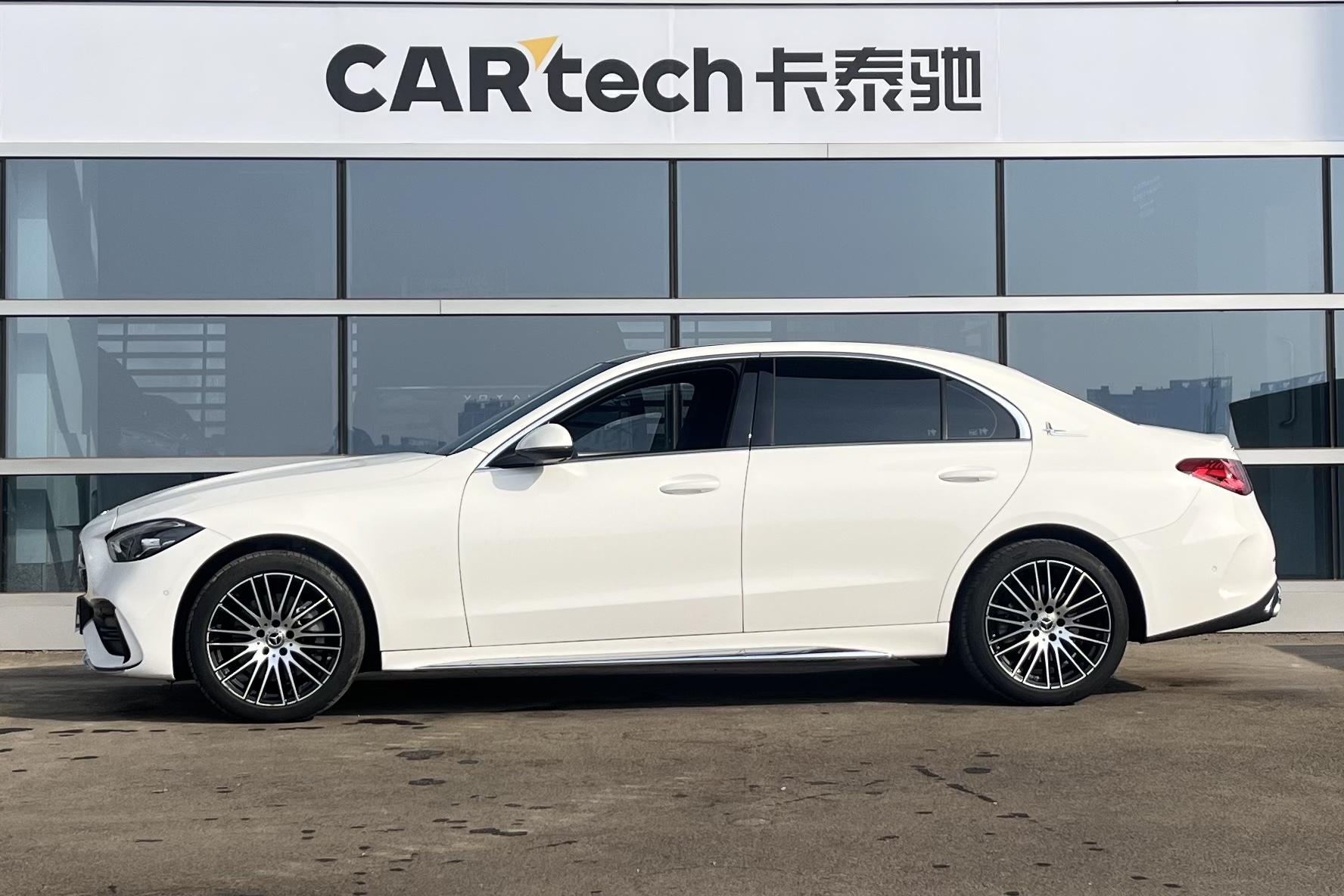 Mercedes-Benz C Class 2024 car image #3