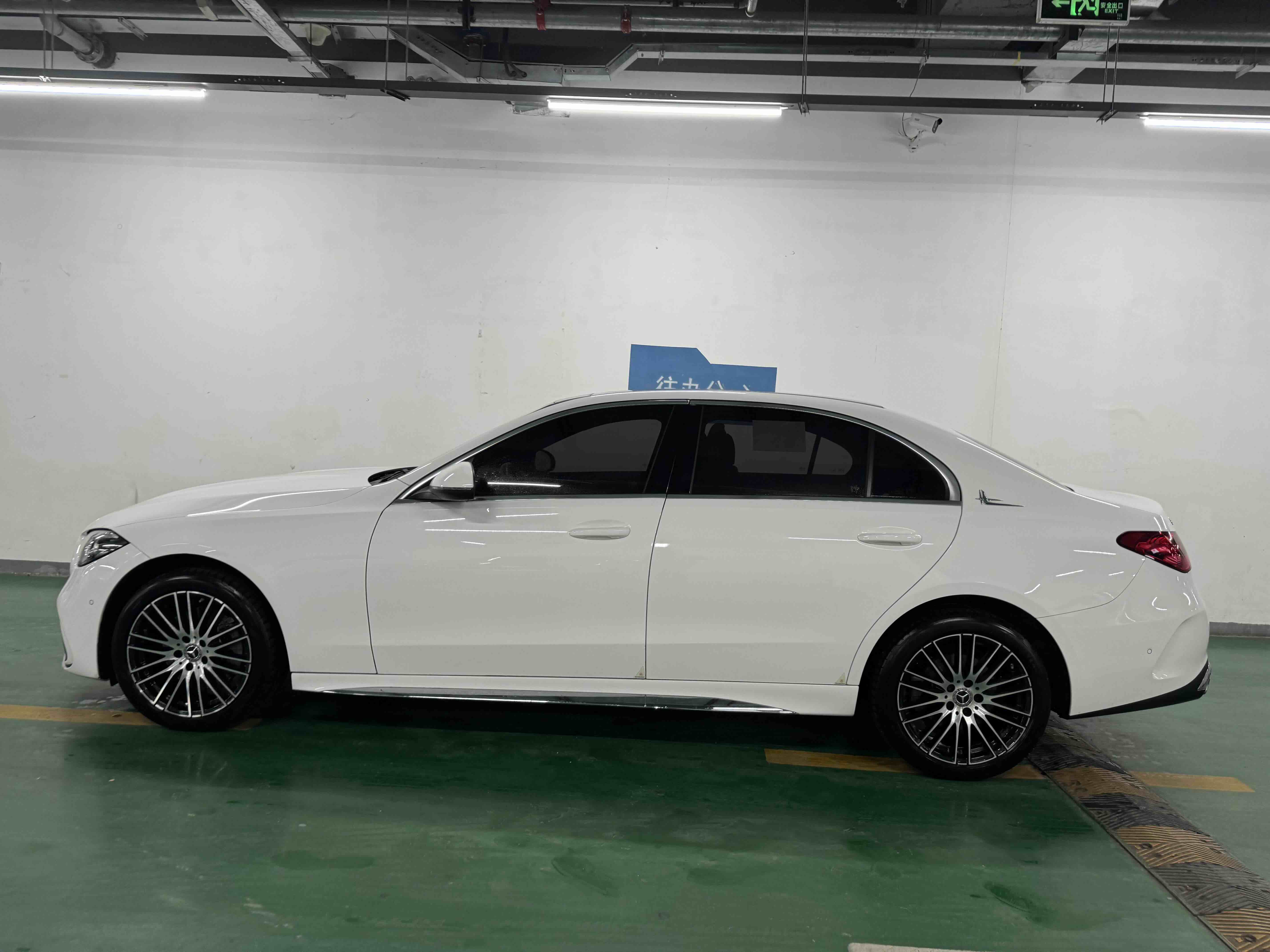 Mercedes-Benz C Class 2024 car image #3