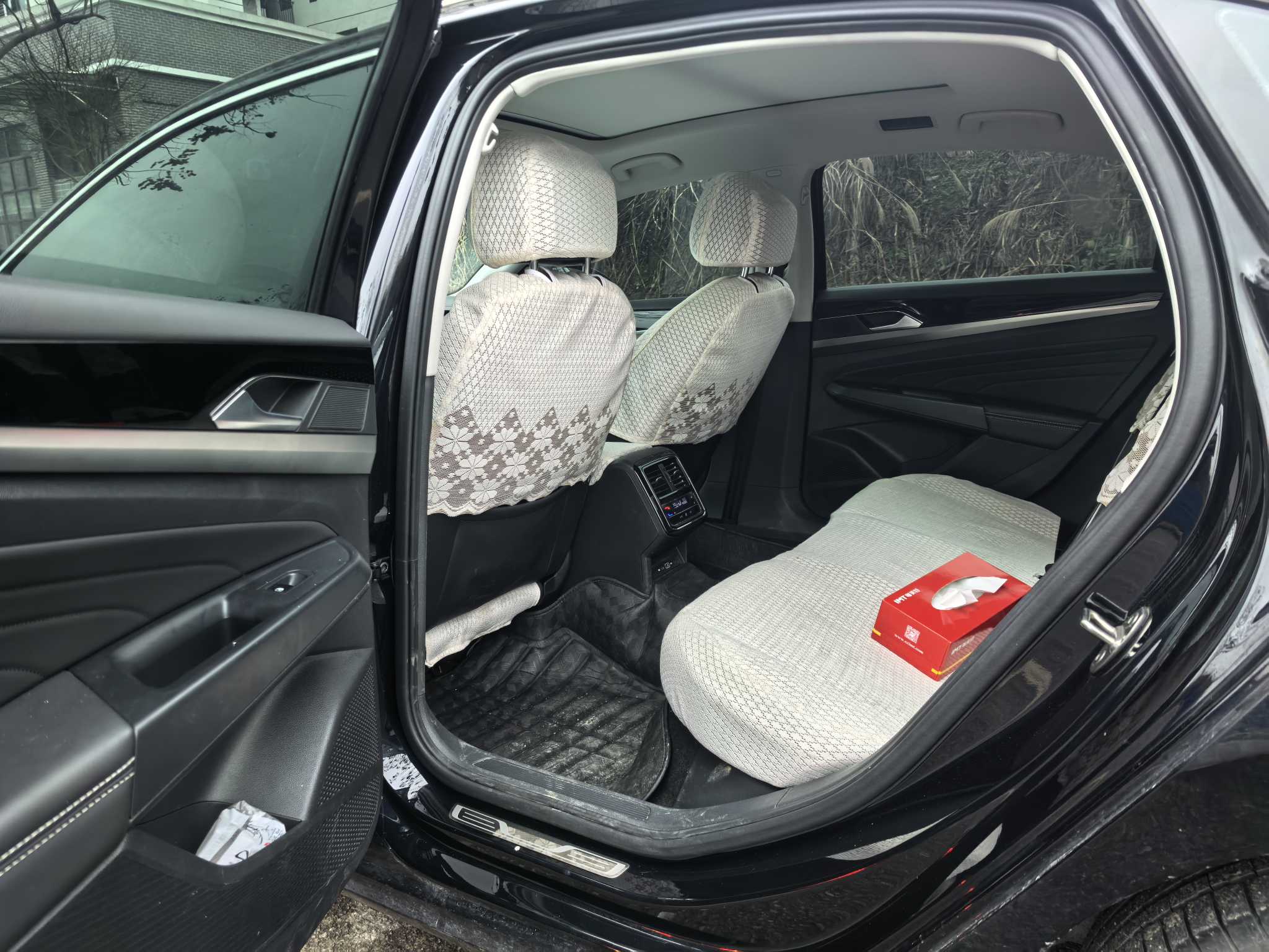 Volkswagen Passat 2024 car image #3