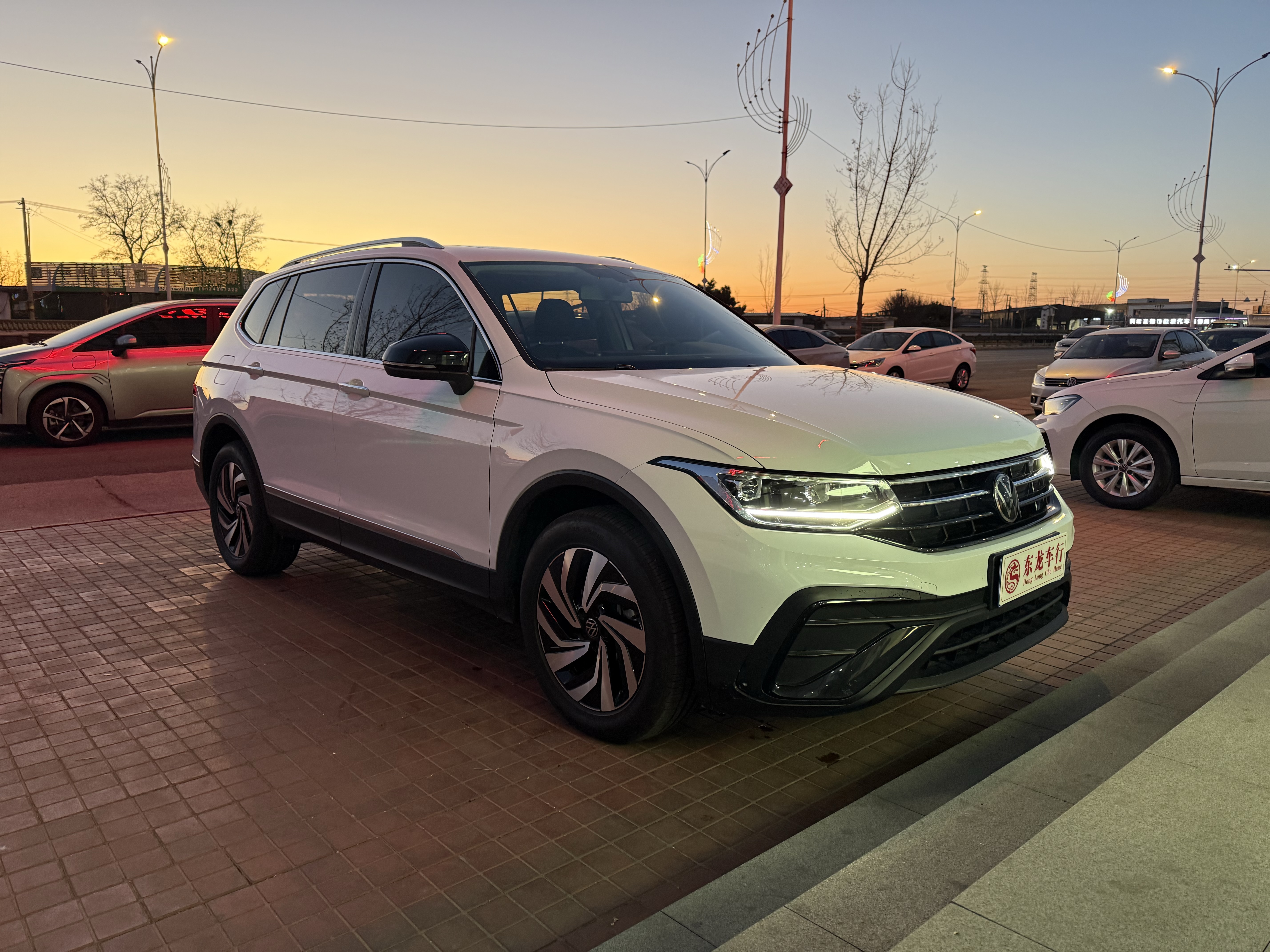 Volkswagen Tiguan L 2025 #3 Volkswagen Tiguan L 2025 car image #3