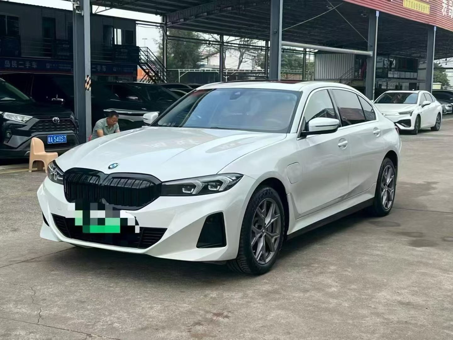 BMW i3 2024 car image #3