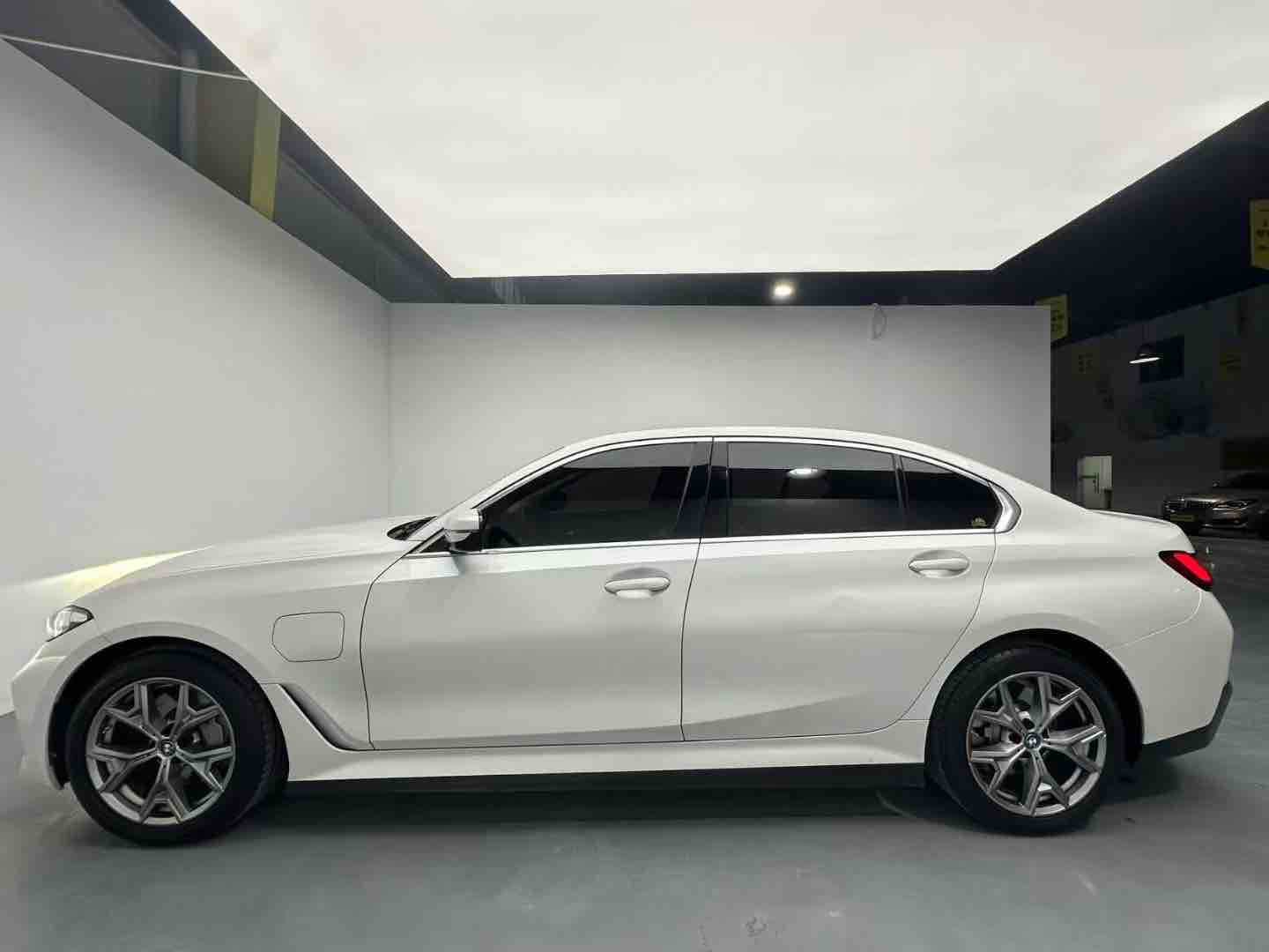 BMW i3 2024 immagine di auto #3