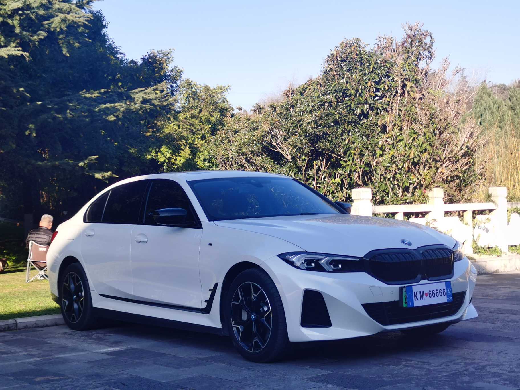 BMW i3 2024 car image #3