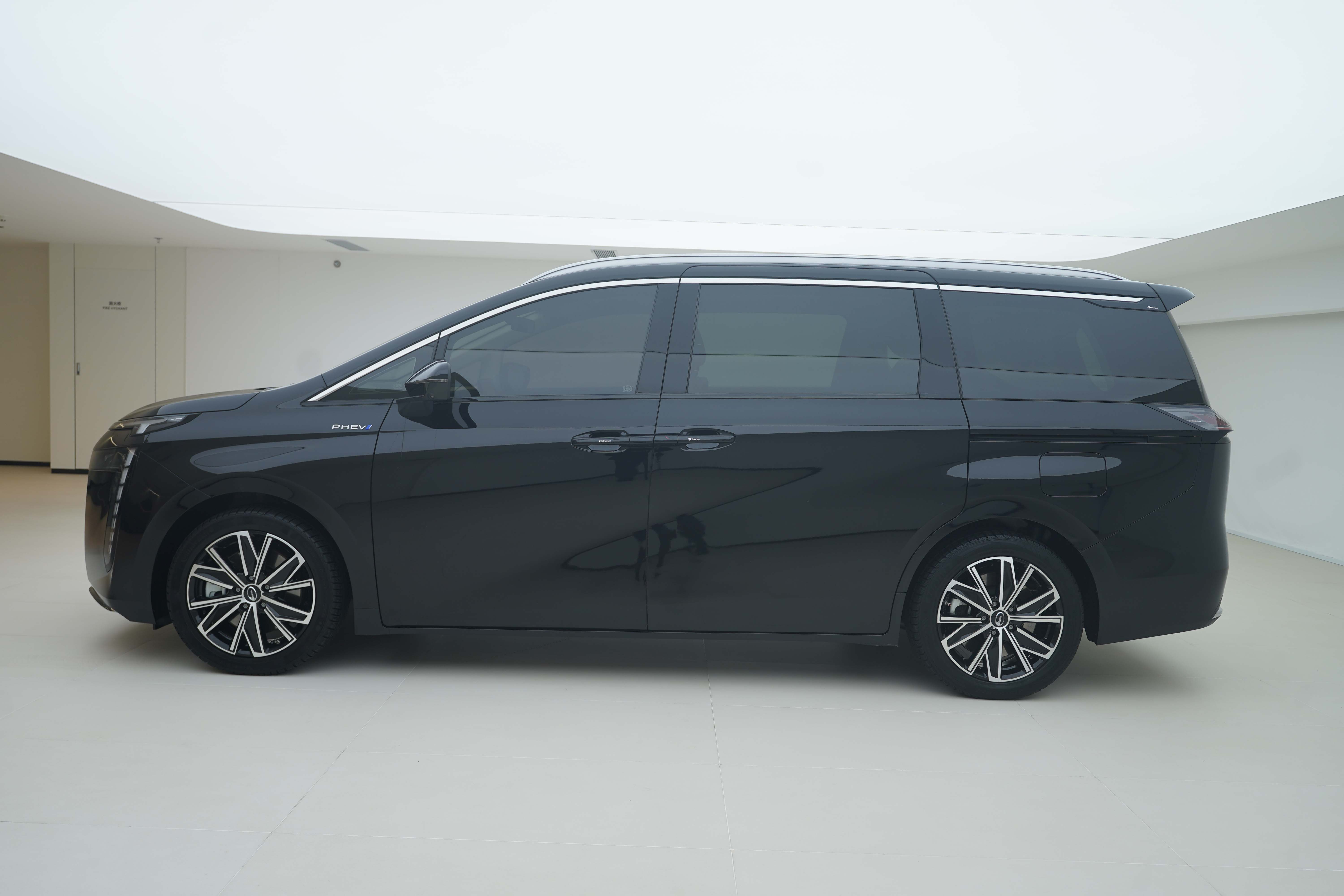GAC Trumpchi E8 New Energy 2024 car image #3