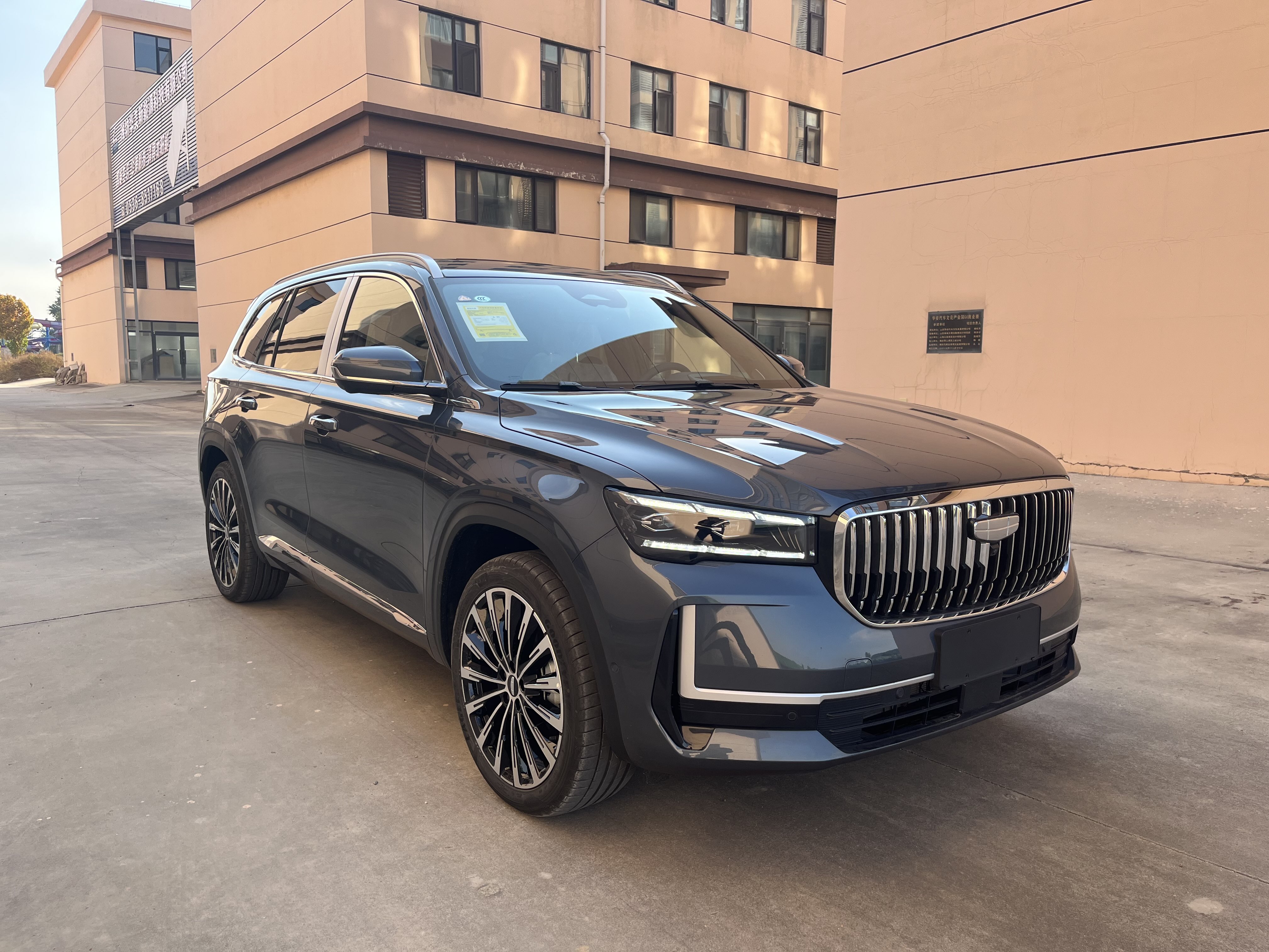 GEELY Monjaro MHEV 2025 #3 GEELY Monjaro MHEV 2025 car image #3