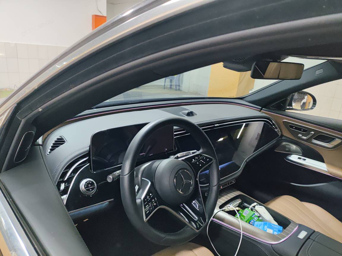 Mercedes-Benz E Class 2024 car image #3