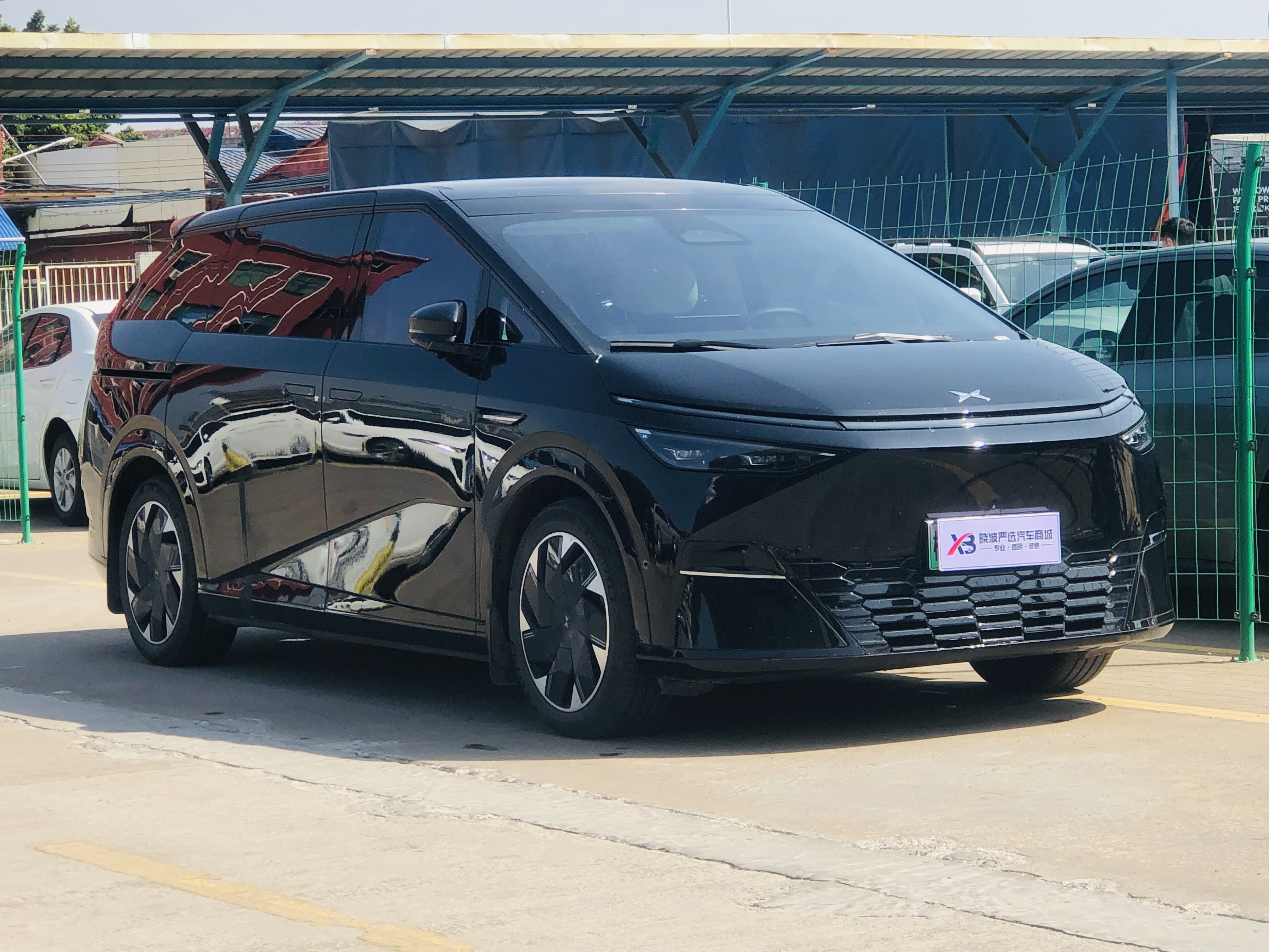 Xpeng X9 2025 изображение автомобиля #3