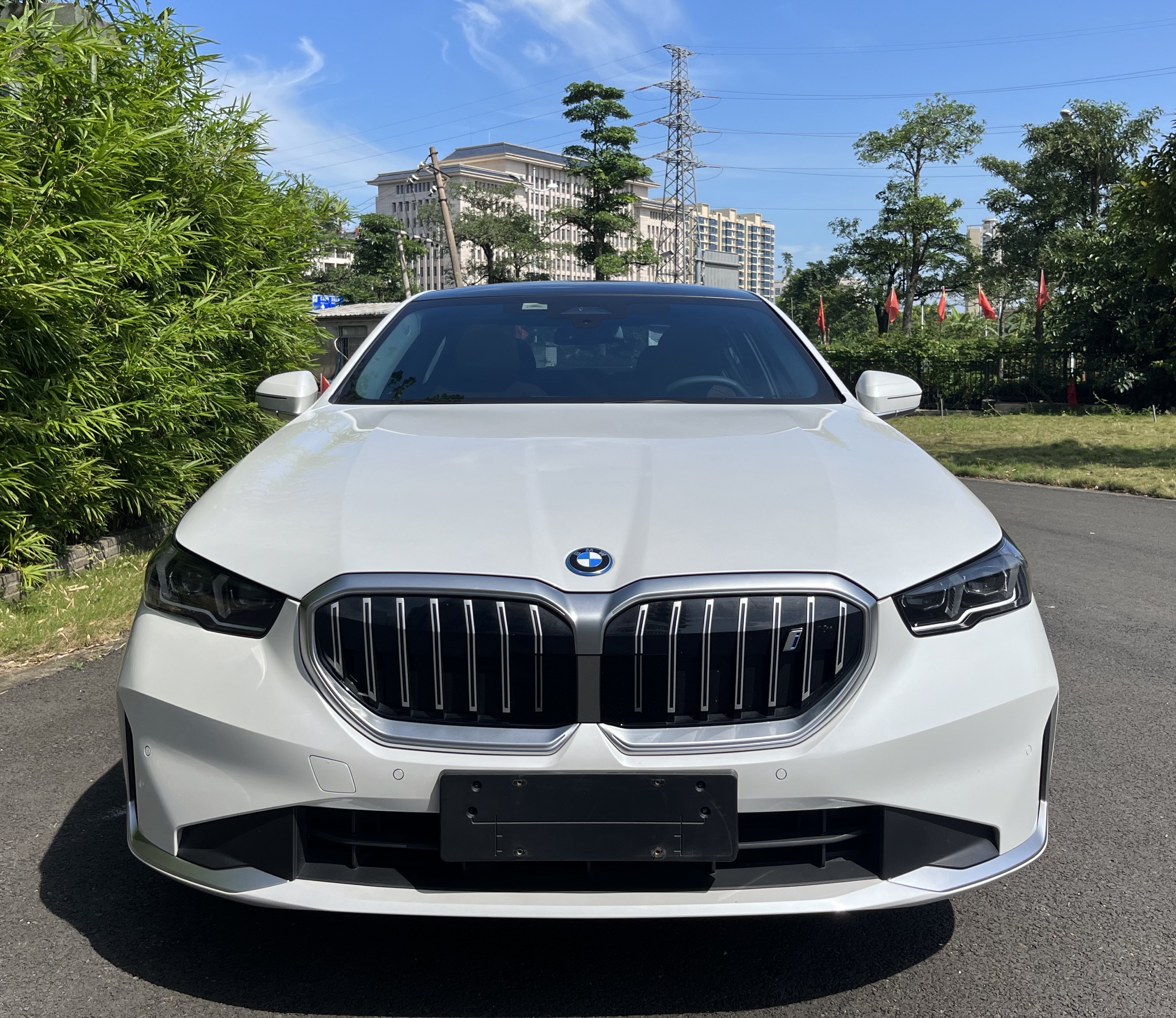 BMW i5 M60 2024 #3 BMW i5 M60 2024 car image #3