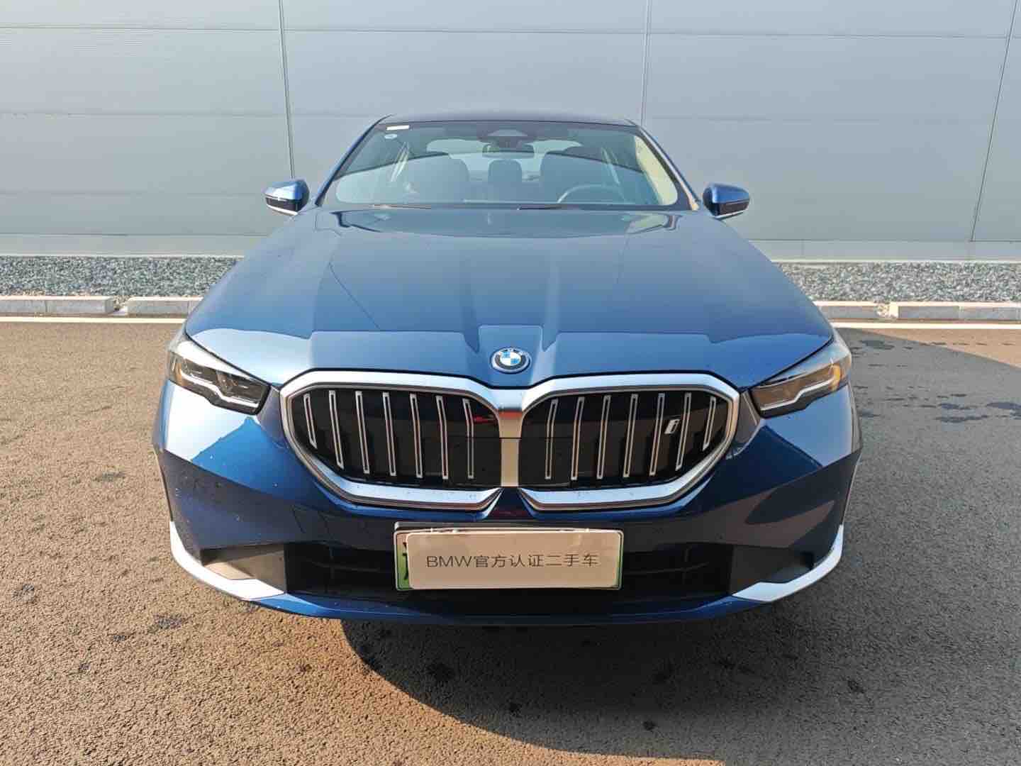 BMW i5 M60 2024 car image #3