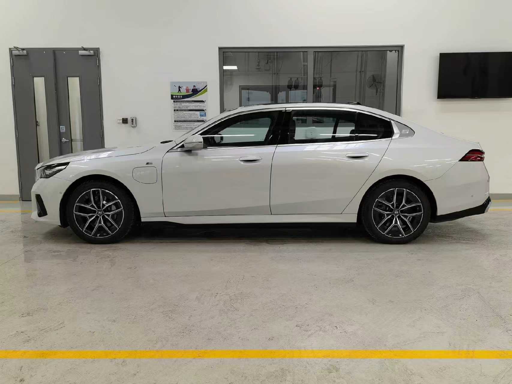 BMW i5 2025 #3 BMW i5 2025 car image #3