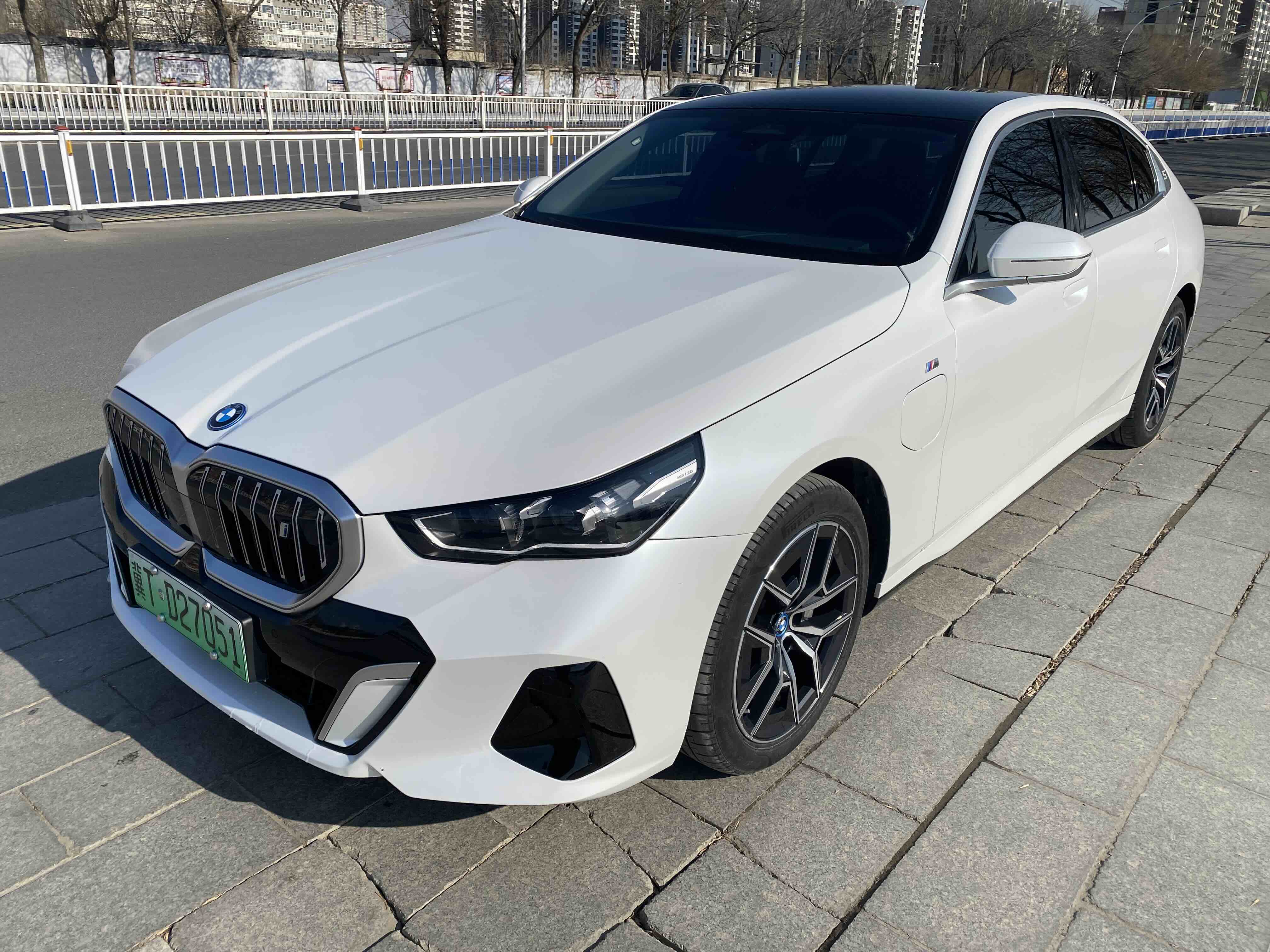 BMW i5 2024 car image #3