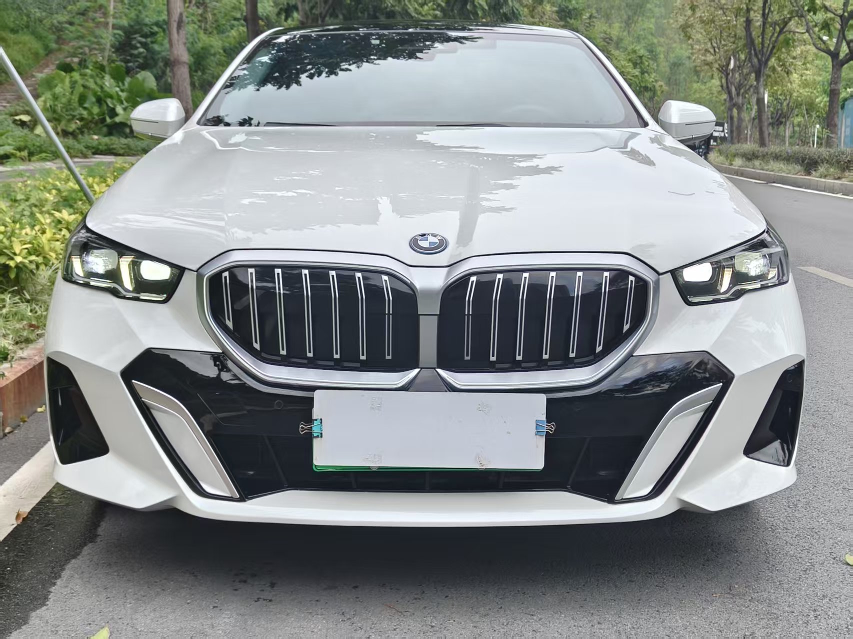 BMW i5 M60 2024 car image #3