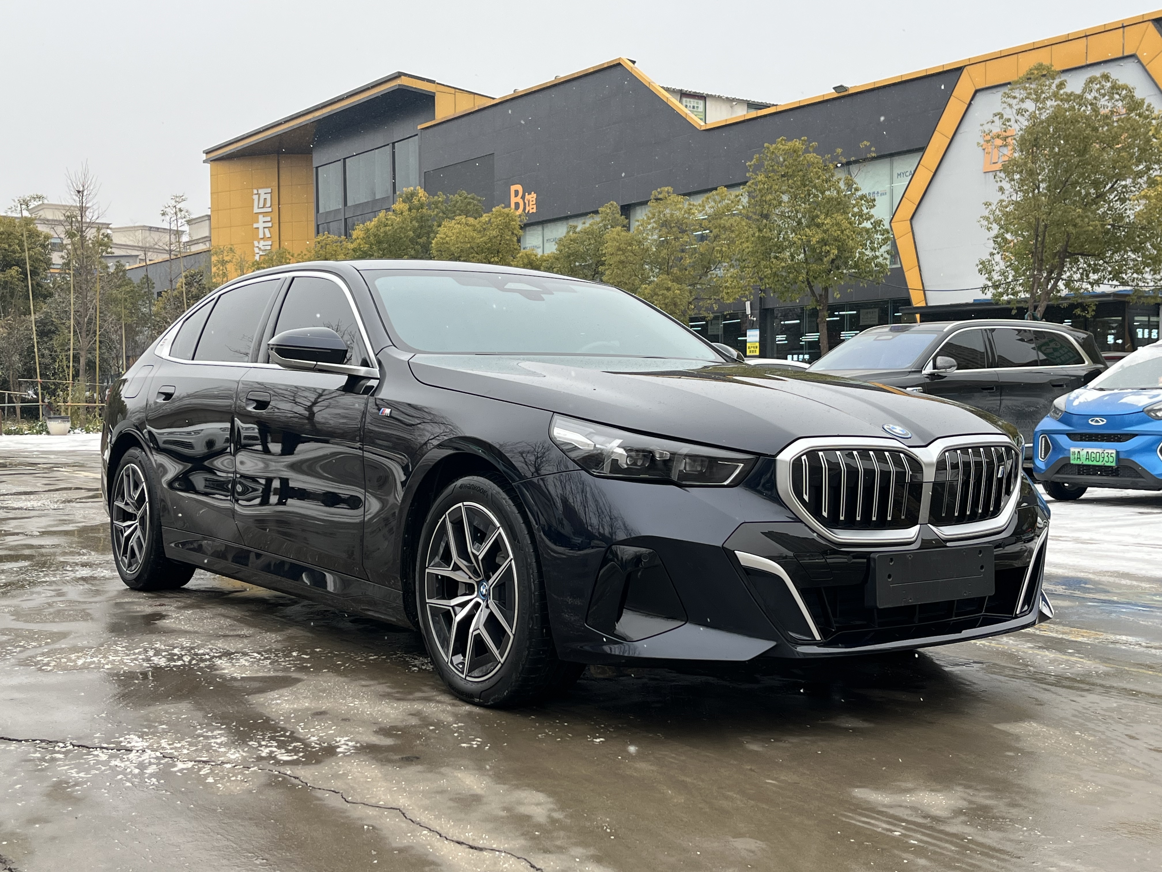 BMW i5 2024 car image #3