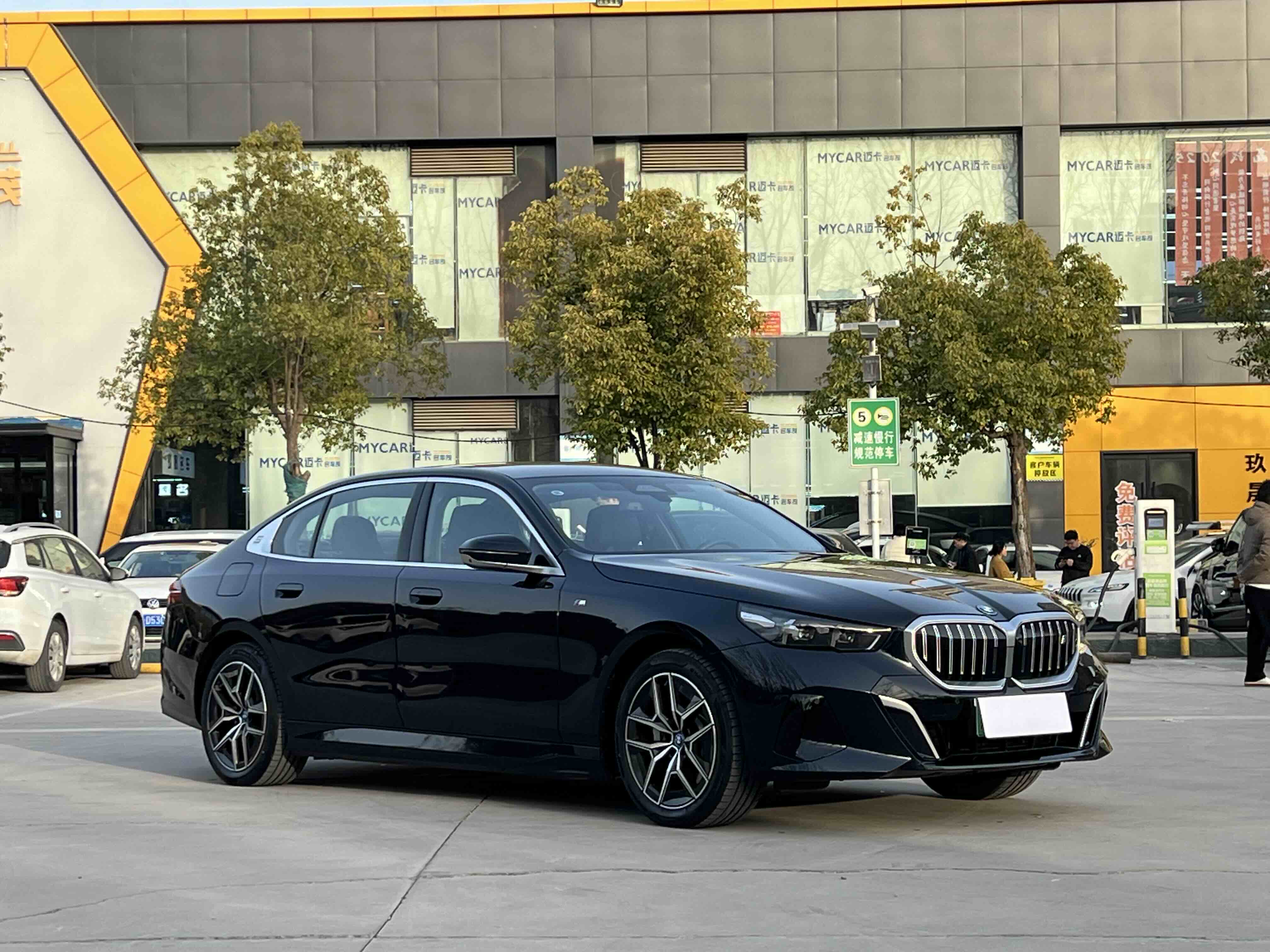 BMW i5 2025 car image #3