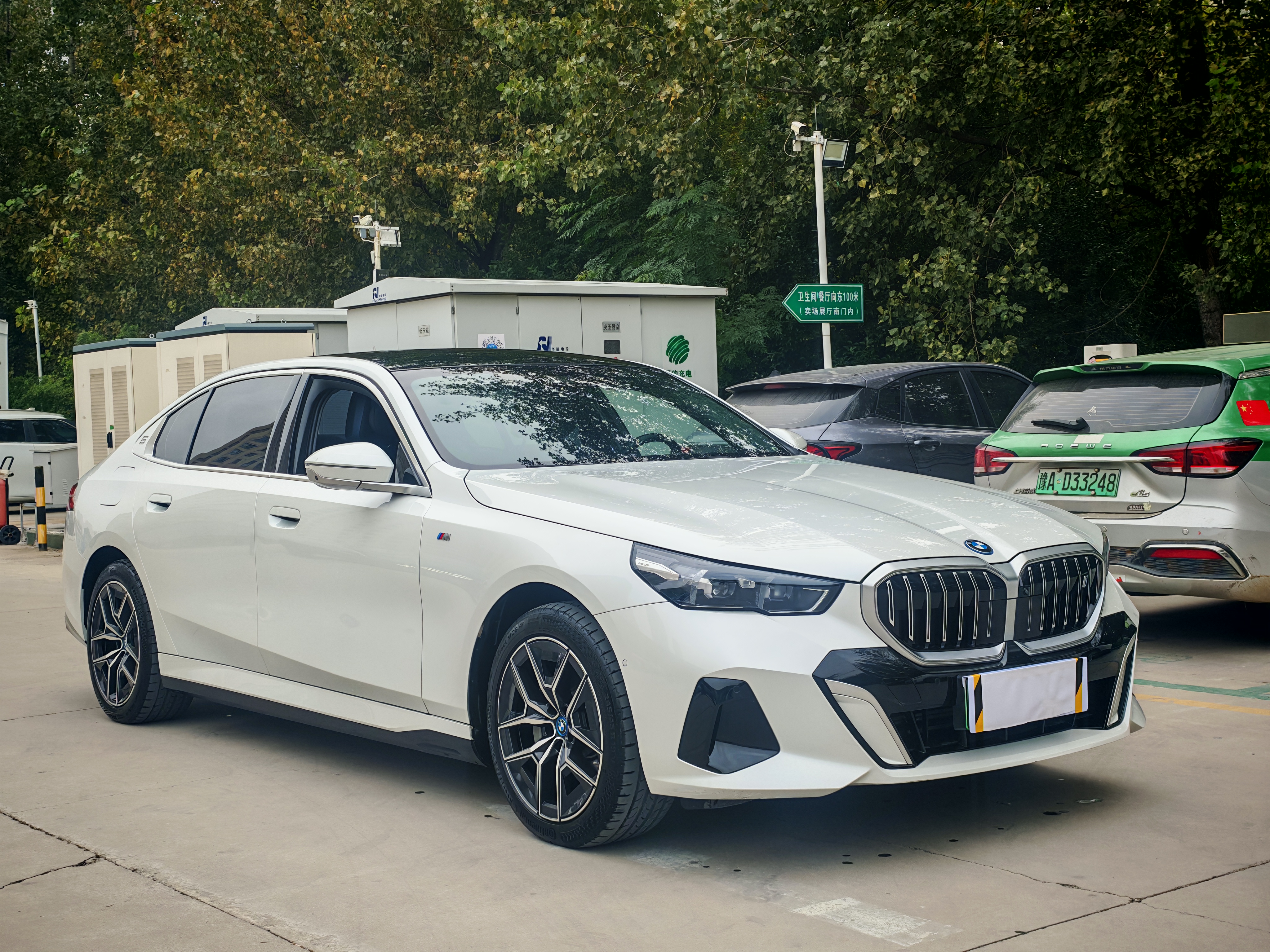 BMW i5 M60 2024 #3 BMW i5 M60 2024 car image #3