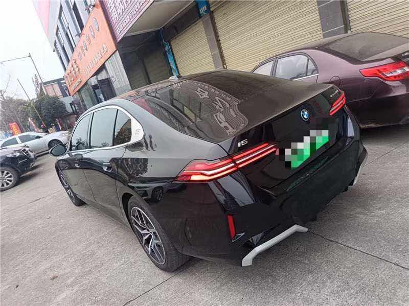 BMW i5 2024 immagine di auto #3