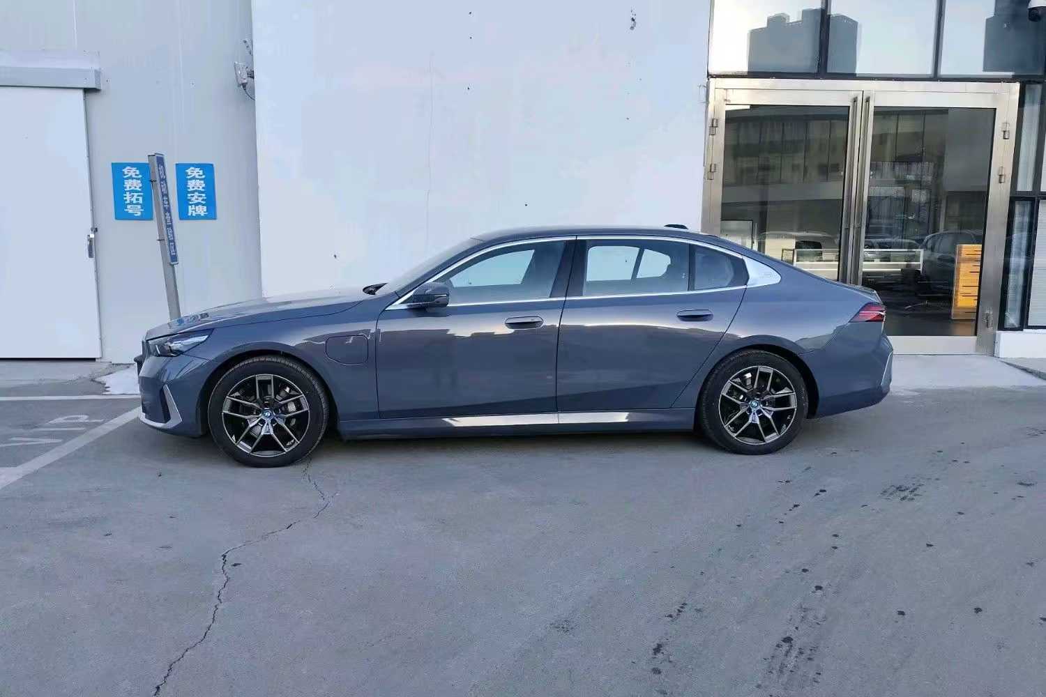 BMW i5 2025 изображение автомобиля #3