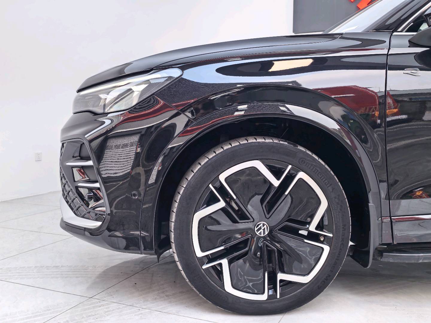 Volkswagen Tiguan L 2024 immagine di auto #3