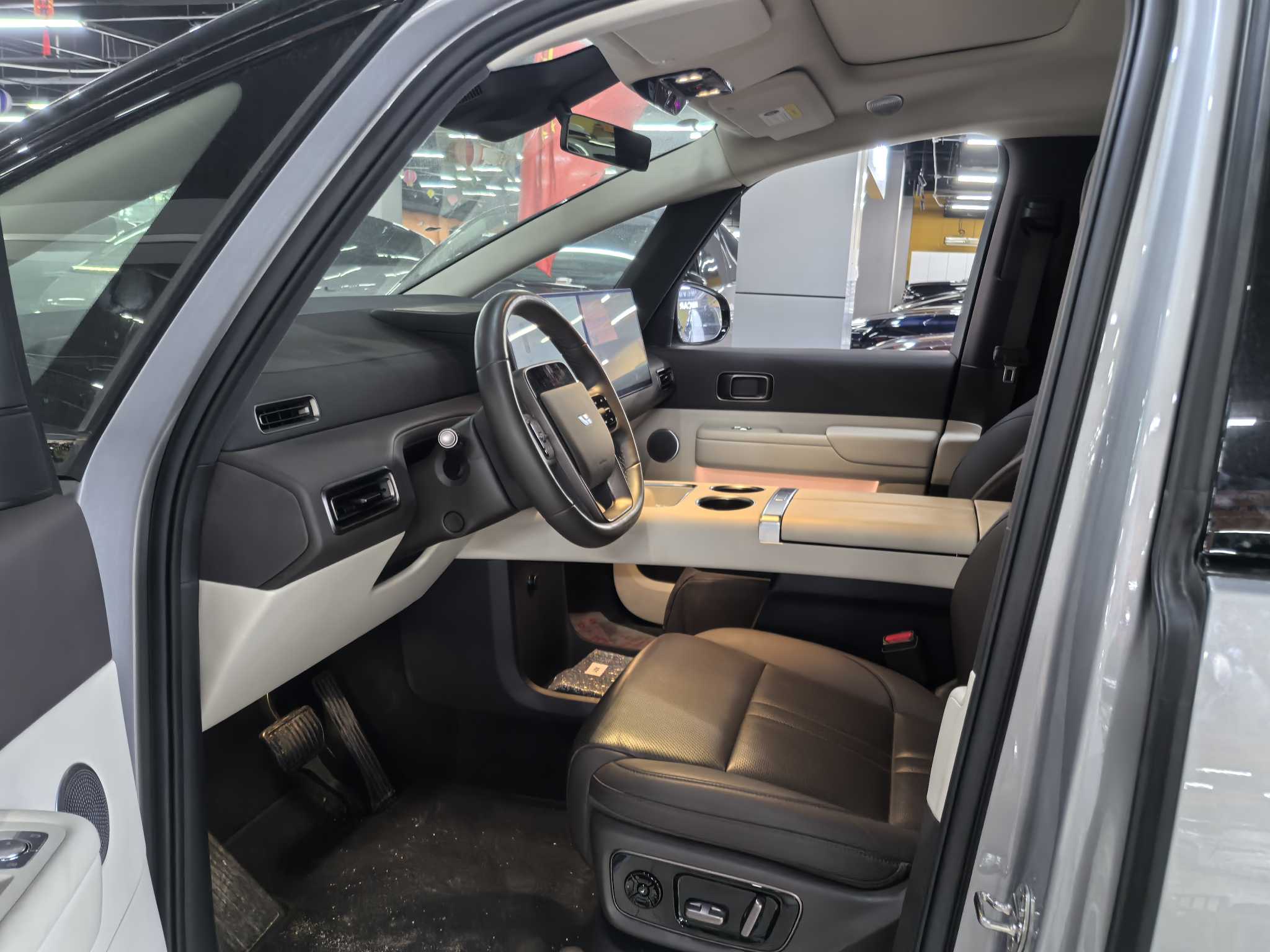 理想汽车 理想MEGA 2024 汽车图片 #3